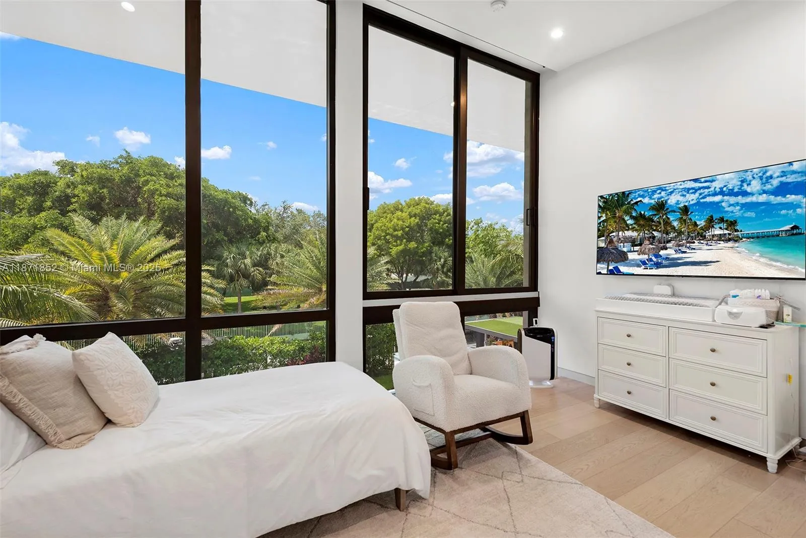 521 Holiday Dr, Hallandale Beach, Florida 33009, Hallandale Beach, Florida 33009, 7 Bedrooms Bedrooms, ,6 BathroomsBathrooms,Residential,For Sale,521 Holiday Dr, Hallandale Beach, Florida 33009,A11871852