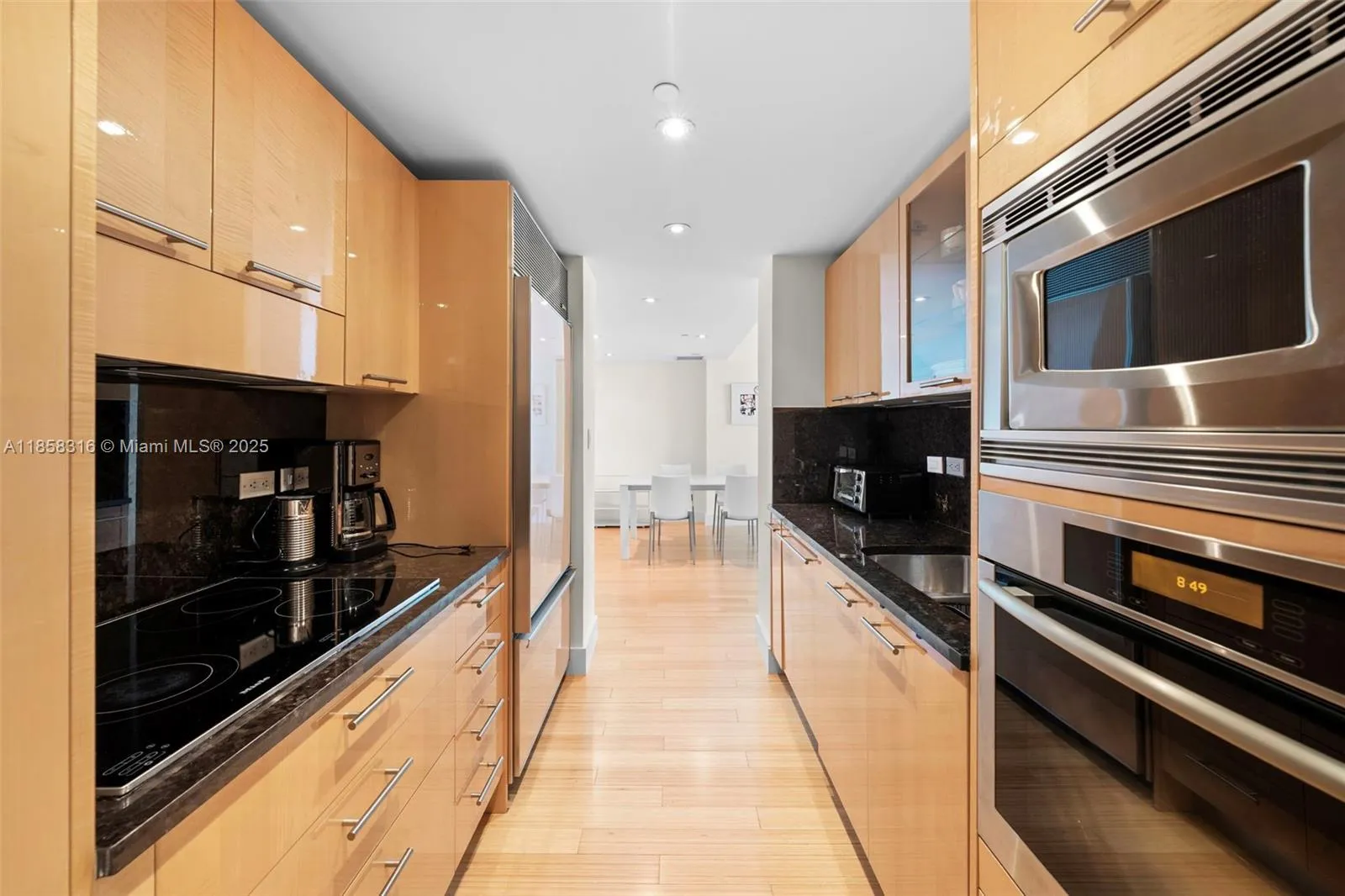 6801 Collins Ave Door1409 (deed 1401), Miami Beach, Miami Beach, Florida 33141, 2 Bedrooms Bedrooms, ,2 BathroomsBathrooms,Residential,For Sale,6801 Collins Ave Door1409 (deed 1401), Miami Beach,A11858316