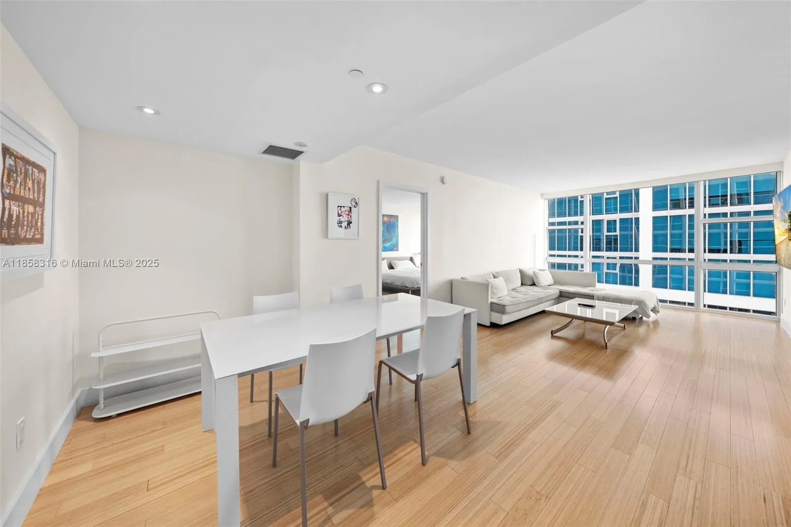 6801 Collins Ave Door1409 (deed 1401), Miami Beach, Miami Beach, Florida 33141, 2 Bedrooms Bedrooms, ,2 BathroomsBathrooms,Residential,For Sale,6801 Collins Ave Door1409 (deed 1401), Miami Beach,A11858316