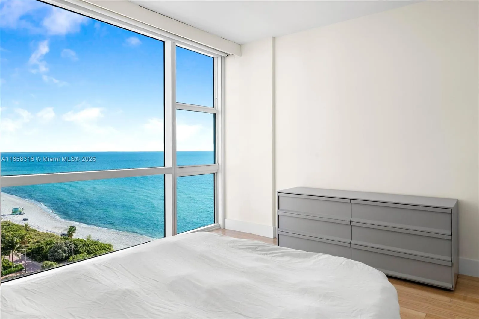 6801 Collins Ave Door1409 (deed 1401), Miami Beach, Miami Beach, Florida 33141, 2 Bedrooms Bedrooms, ,2 BathroomsBathrooms,Residential,For Sale,6801 Collins Ave Door1409 (deed 1401), Miami Beach,A11858316