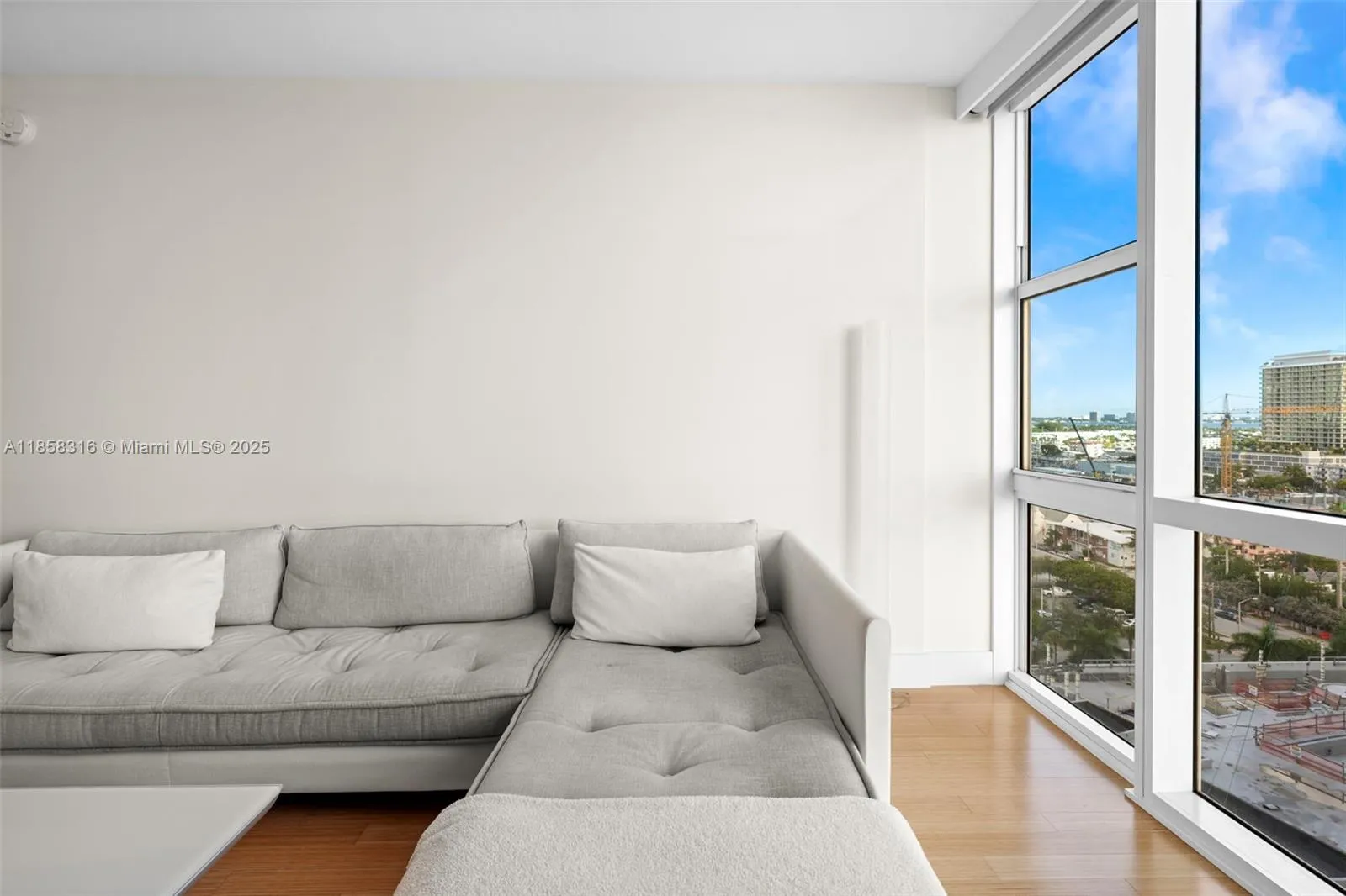 6801 Collins Ave Door1409 (deed 1401), Miami Beach, Miami Beach, Florida 33141, 2 Bedrooms Bedrooms, ,2 BathroomsBathrooms,Residential,For Sale,6801 Collins Ave Door1409 (deed 1401), Miami Beach,A11858316