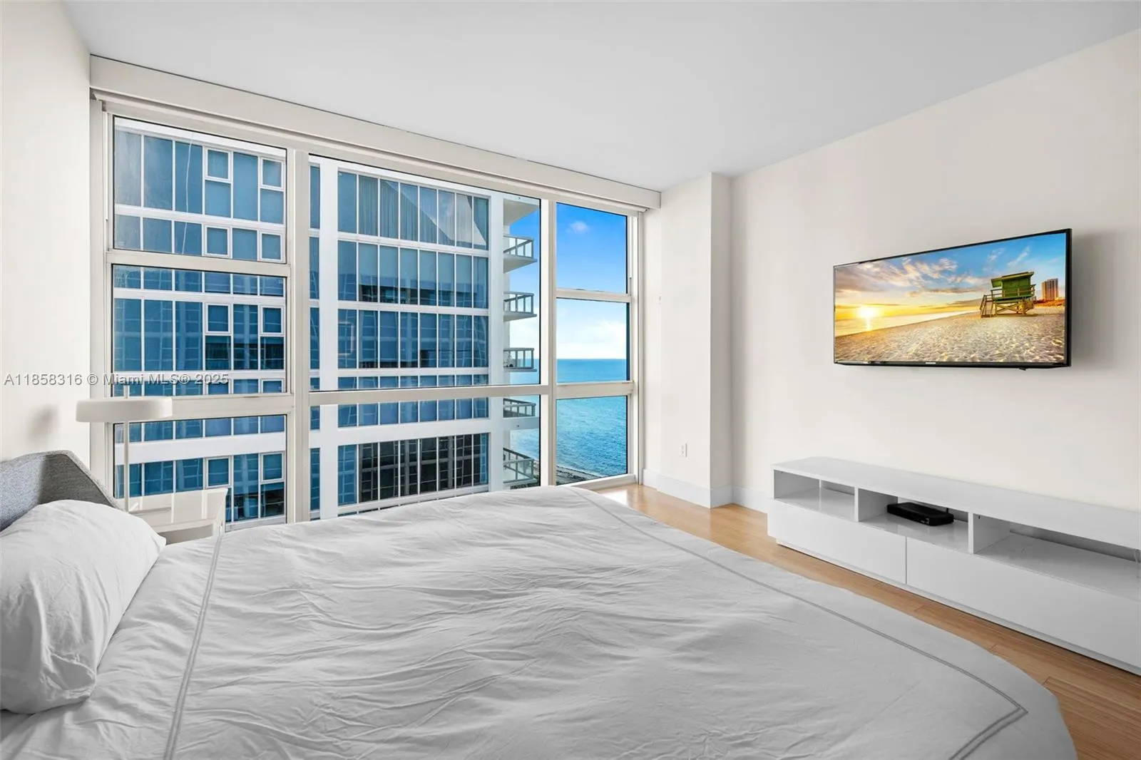 6801 Collins Ave Door1409 (deed 1401), Miami Beach, Miami Beach, Florida 33141, 2 Bedrooms Bedrooms, ,2 BathroomsBathrooms,Residential,For Sale,6801 Collins Ave Door1409 (deed 1401), Miami Beach,A11858316