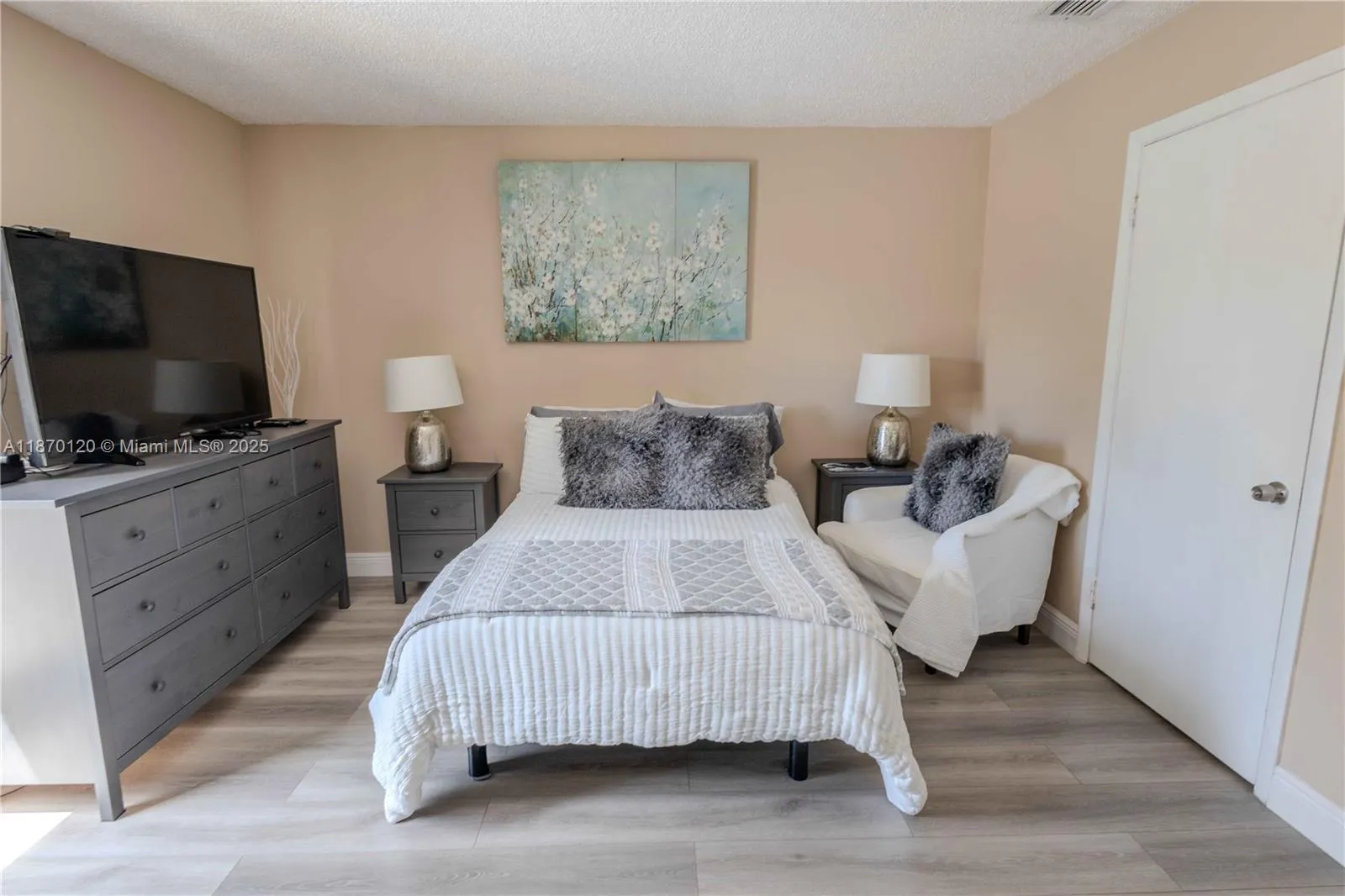 2435 Sw 11th St 9-b, Miami, Florida 33135, Miami, Florida 33135, 3 Bedrooms Bedrooms, ,3 BathroomsBathrooms,Residential,For Sale,2435 Sw 11th St 9-b, Miami, Florida 33135,A11870120