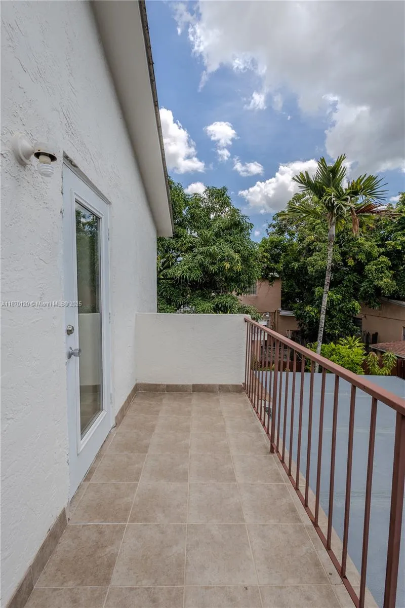 2435 Sw 11th St 9-b, Miami, Florida 33135, Miami, Florida 33135, 3 Bedrooms Bedrooms, ,3 BathroomsBathrooms,Residential,For Sale,2435 Sw 11th St 9-b, Miami, Florida 33135,A11870120