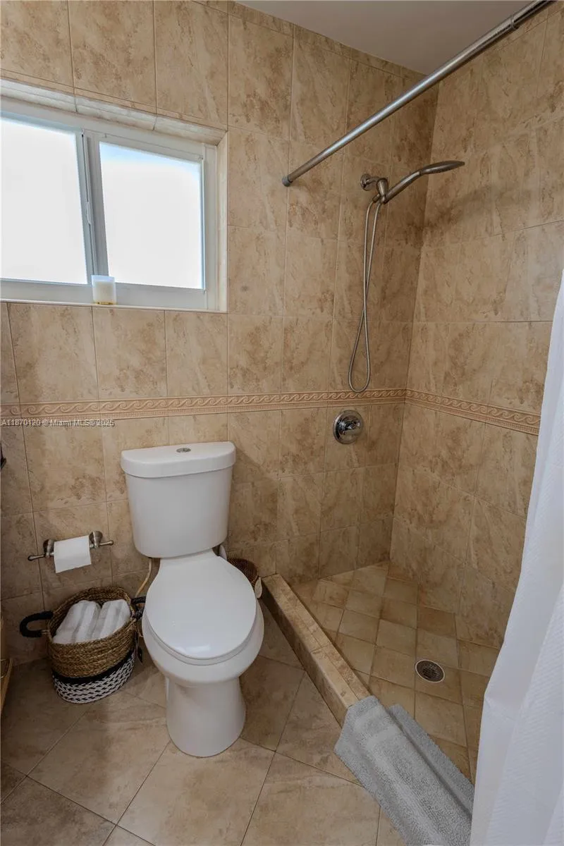2435 Sw 11th St 9-b, Miami, Florida 33135, Miami, Florida 33135, 3 Bedrooms Bedrooms, ,3 BathroomsBathrooms,Residential,For Sale,2435 Sw 11th St 9-b, Miami, Florida 33135,A11870120