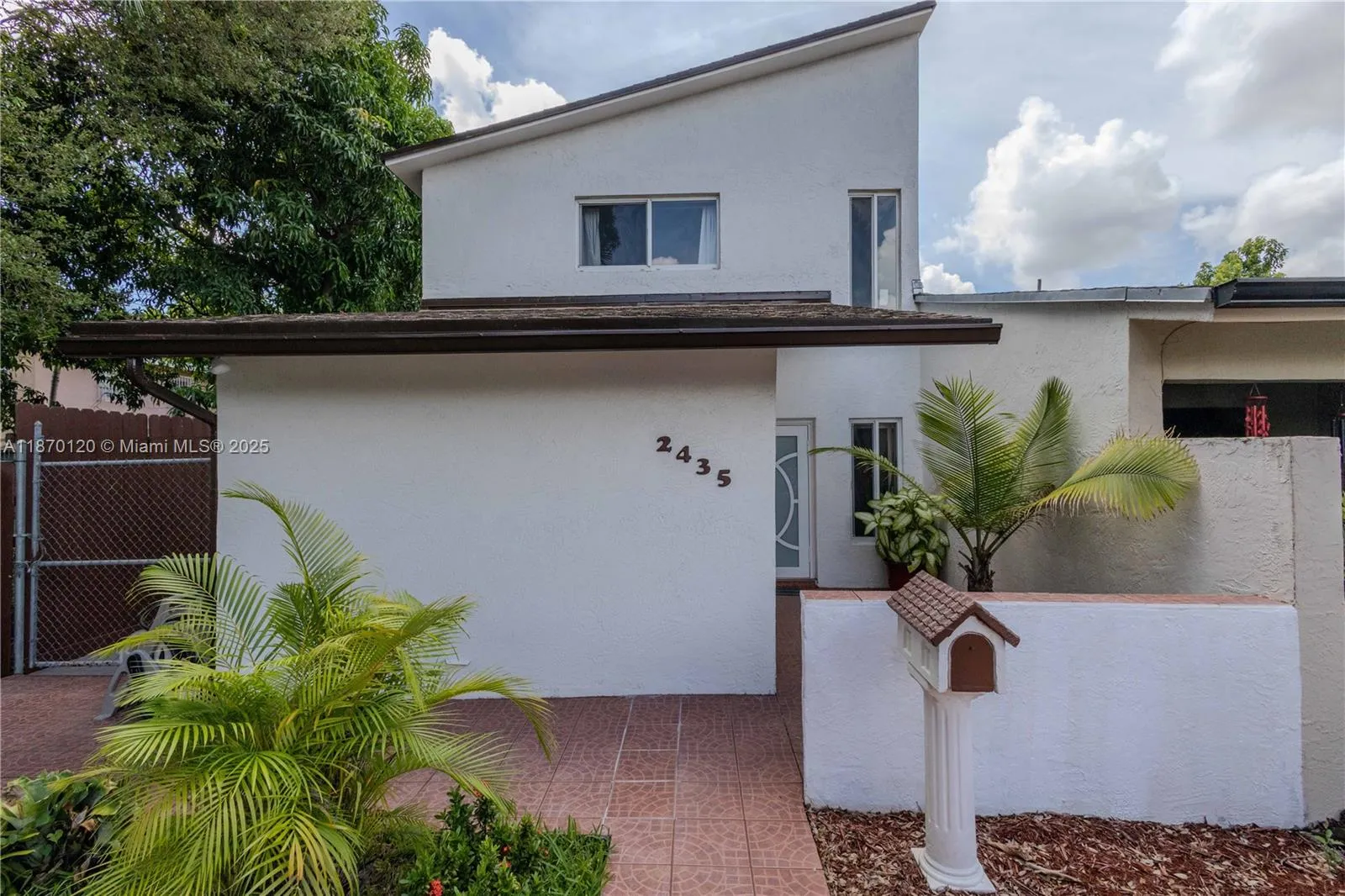 2435 Sw 11th St 9-b, Miami, Florida 33135, Miami, Florida 33135, 3 Bedrooms Bedrooms, ,3 BathroomsBathrooms,Residential,For Sale,2435 Sw 11th St 9-b, Miami, Florida 33135,A11870120