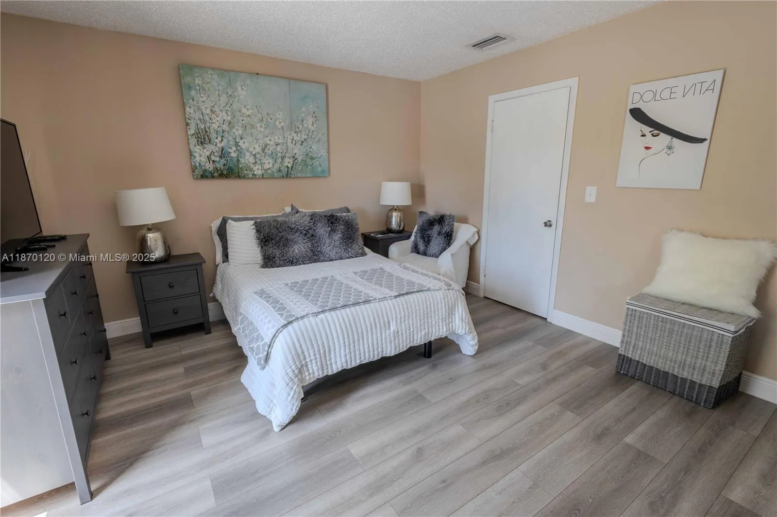 2435 Sw 11th St 9-b, Miami, Florida 33135, Miami, Florida 33135, 3 Bedrooms Bedrooms, ,3 BathroomsBathrooms,Residential,For Sale,2435 Sw 11th St 9-b, Miami, Florida 33135,A11870120