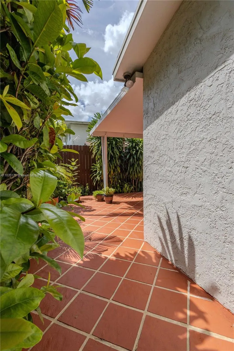 2435 Sw 11th St 9-b, Miami, Florida 33135, Miami, Florida 33135, 3 Bedrooms Bedrooms, ,3 BathroomsBathrooms,Residential,For Sale,2435 Sw 11th St 9-b, Miami, Florida 33135,A11870120