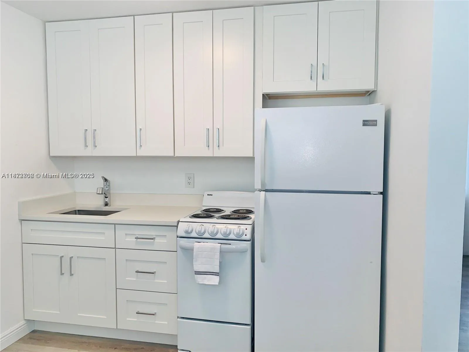 116 Se 9th Ct, Hallandale Beach, Florida 33009, Hallandale Beach, Florida 33009, ,Residential Income,For Sale,116 Se 9th Ct, Hallandale Beach, Florida 33009,A11872708