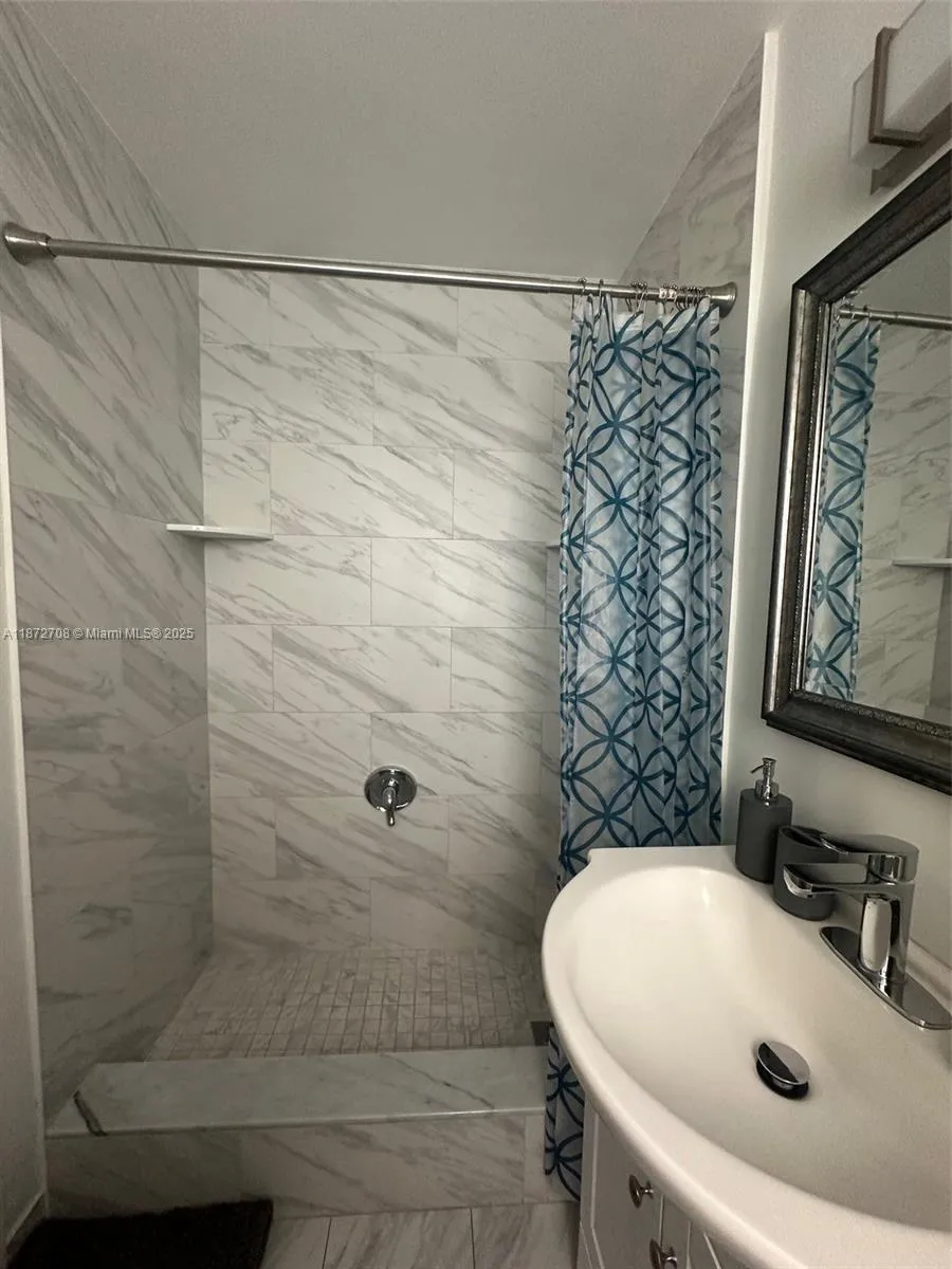 116 Se 9th Ct, Hallandale Beach, Florida 33009, Hallandale Beach, Florida 33009, ,Residential Income,For Sale,116 Se 9th Ct, Hallandale Beach, Florida 33009,A11872708