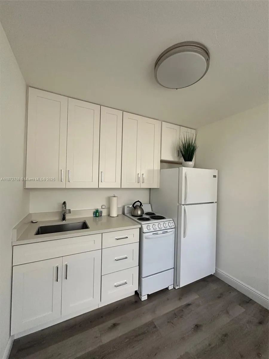 116 Se 9th Ct, Hallandale Beach, Florida 33009, Hallandale Beach, Florida 33009, ,Residential Income,For Sale,116 Se 9th Ct, Hallandale Beach, Florida 33009,A11872708