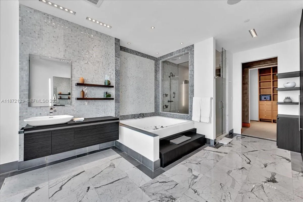 200 Biscayne Boulevard Way Ph 5401, Miami, Florida, Miami, Florida 33131, 4 Bedrooms Bedrooms, ,4 BathroomsBathrooms,Residential,For Sale,200 Biscayne Boulevard Way Ph 5401, Miami, Florida,A11872123