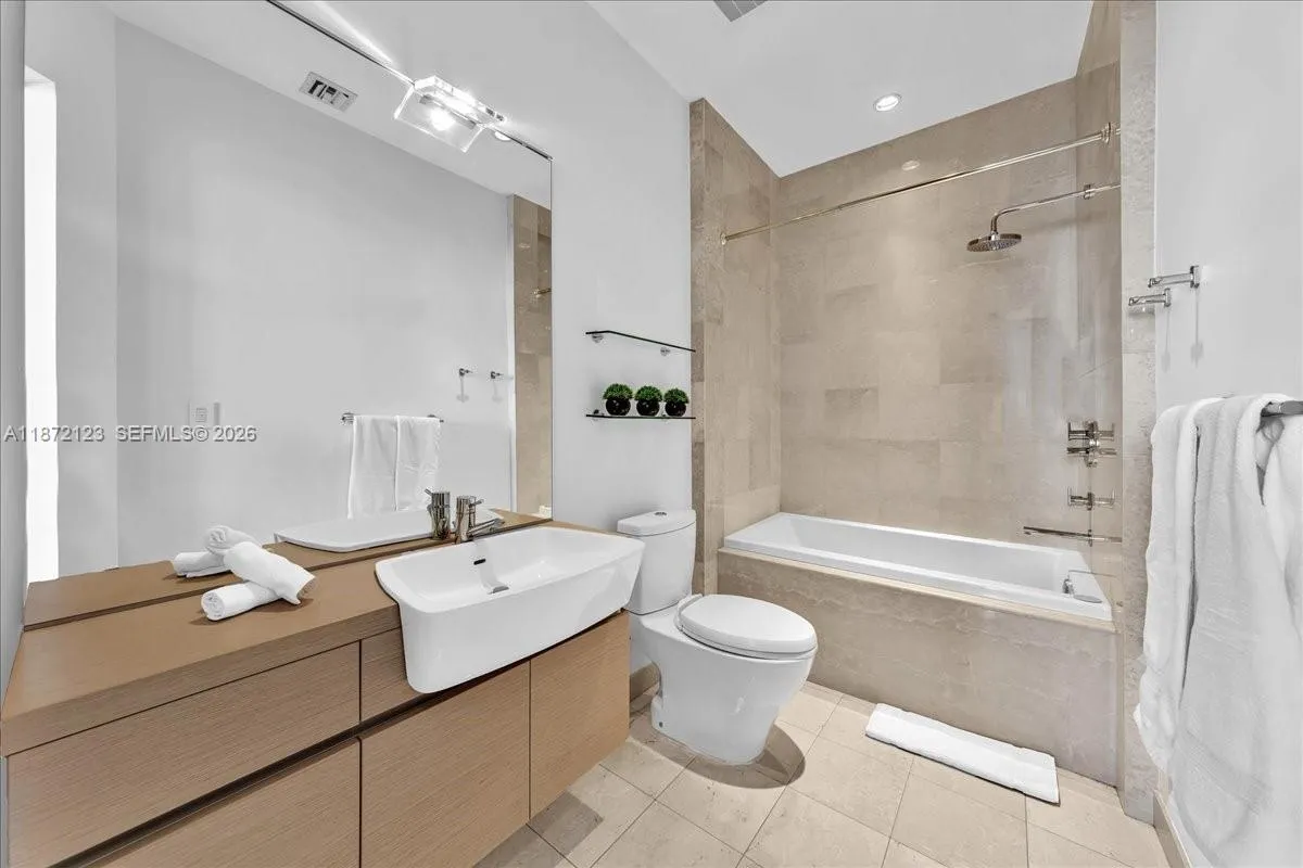 200 Biscayne Boulevard Way Ph 5401, Miami, Florida, Miami, Florida 33131, 4 Bedrooms Bedrooms, ,4 BathroomsBathrooms,Residential,For Sale,200 Biscayne Boulevard Way Ph 5401, Miami, Florida,A11872123