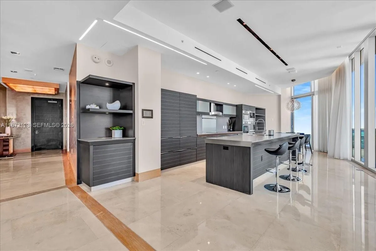 200 Biscayne Boulevard Way 5401, Miami, Florida 33, Miami, Florida 33131, 4 Bedrooms Bedrooms, ,4 BathroomsBathrooms,Residential,For Sale,200 Biscayne Boulevard Way 5401, Miami, Florida 33,A11872123
