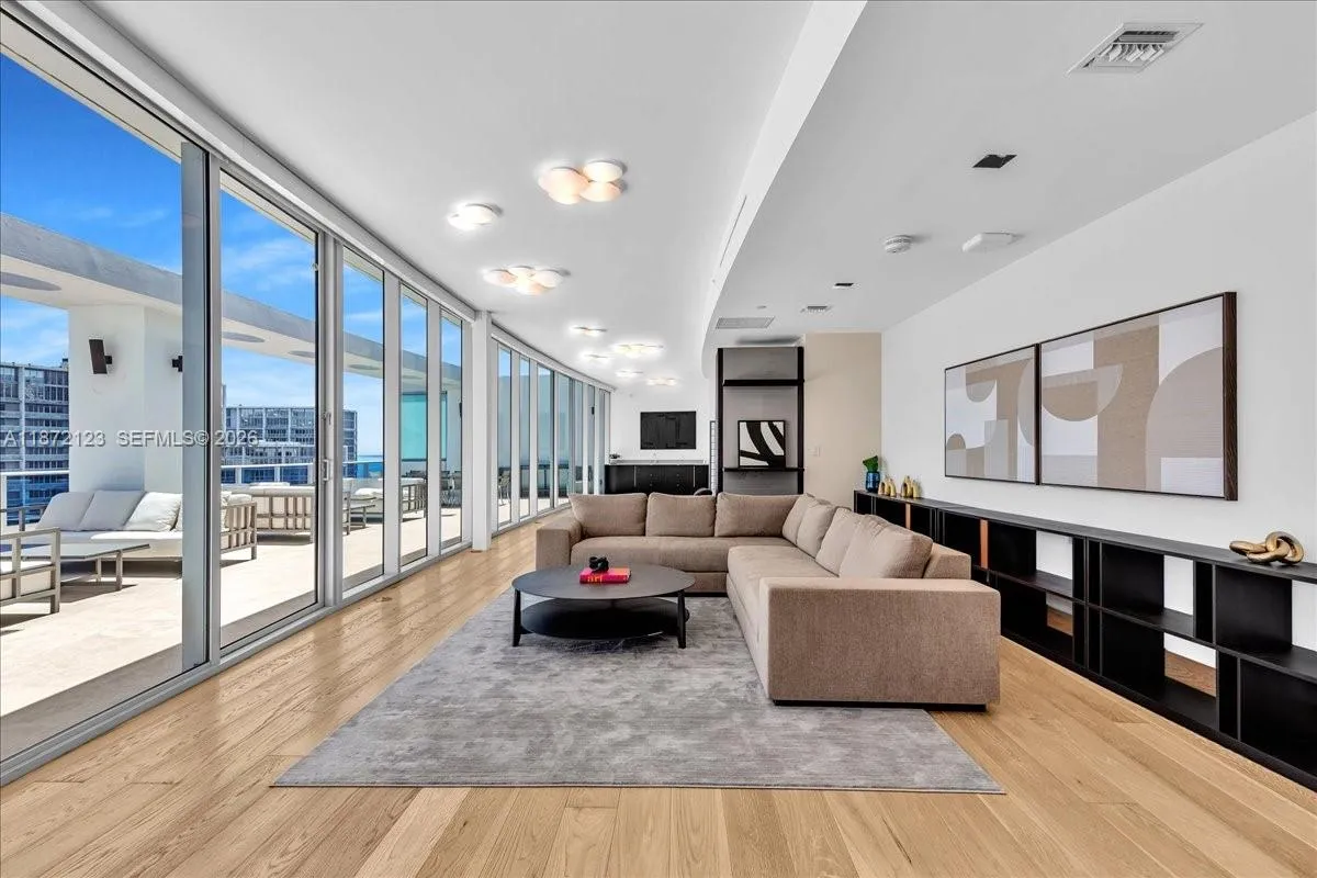 200 Biscayne Boulevard Way Ph 5401, Miami, Florida, Miami, Florida 33131, 4 Bedrooms Bedrooms, ,4 BathroomsBathrooms,Residential,For Sale,200 Biscayne Boulevard Way Ph 5401, Miami, Florida,A11872123