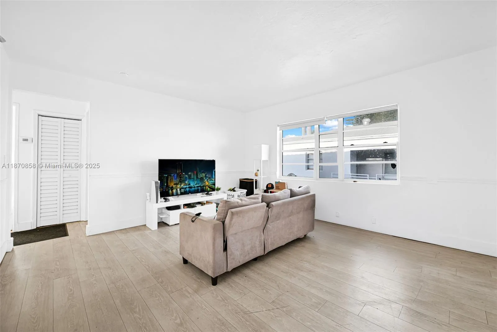 1784 Marseille Dr, Miami Beach, Florida 33141, Miami Beach, Florida 33141, ,Residential Income,For Sale,1784 Marseille Dr, Miami Beach, Florida 33141,A11870858