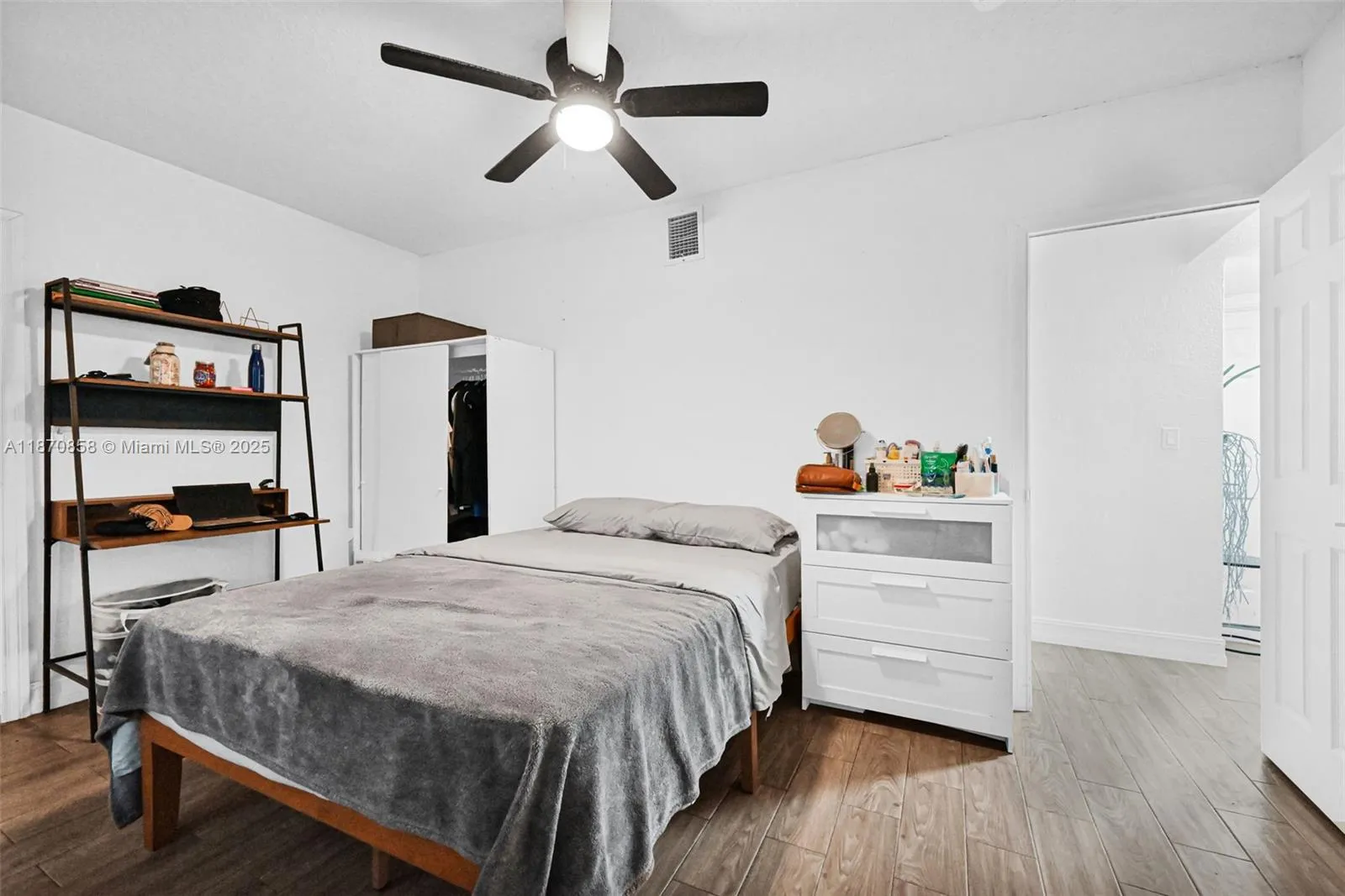1784 Marseille Dr, Miami Beach, Florida 33141, Miami Beach, Florida 33141, ,Residential Income,For Sale,1784 Marseille Dr, Miami Beach, Florida 33141,A11870858