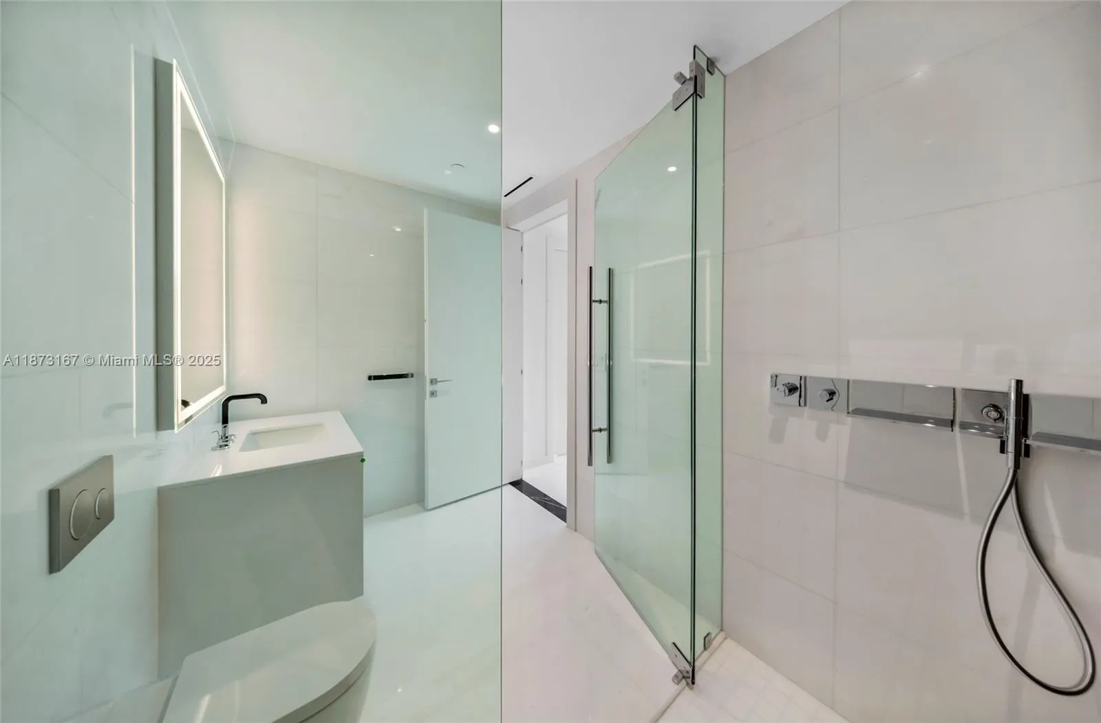 300 Biscayne Boulevard Way 4108w, Miami, Florida 3, Miami, Florida 33131, 1 Bedroom Bedrooms, ,1 BathroomBathrooms,Residential Lease,For Rent,300 Biscayne Boulevard Way 4108w, Miami, Florida 3,A11873167