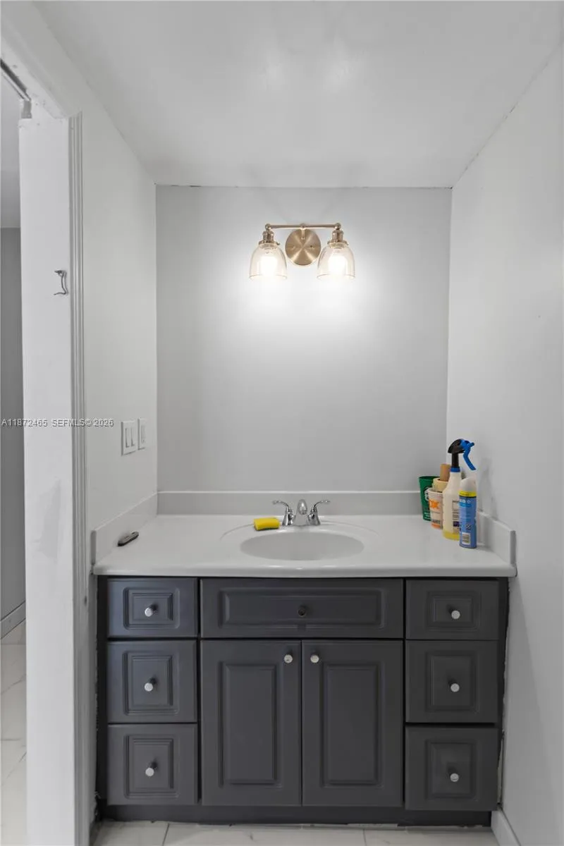 949 Sw 113th Ter, Pembroke Pines, Florida 33025, Pembroke Pines, Florida 33025, 3 Bedrooms Bedrooms, ,2 BathroomsBathrooms,Residential,For Sale,949 Sw 113th Ter, Pembroke Pines, Florida 33025,A11872465