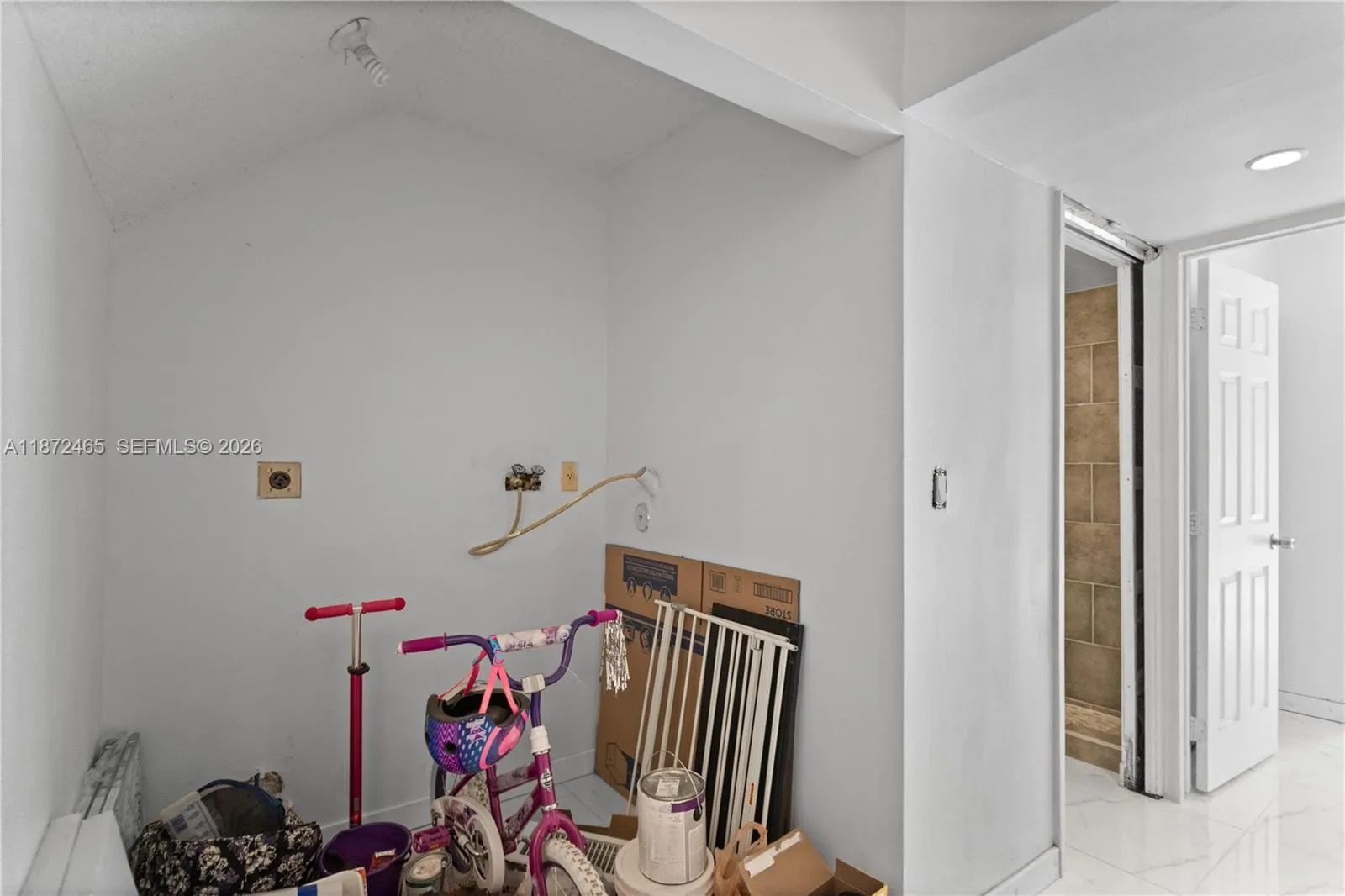 949 Sw 113th Ter, Pembroke Pines, Florida 33025, Pembroke Pines, Florida 33025, 3 Bedrooms Bedrooms, ,2 BathroomsBathrooms,Residential,For Sale,949 Sw 113th Ter, Pembroke Pines, Florida 33025,A11872465