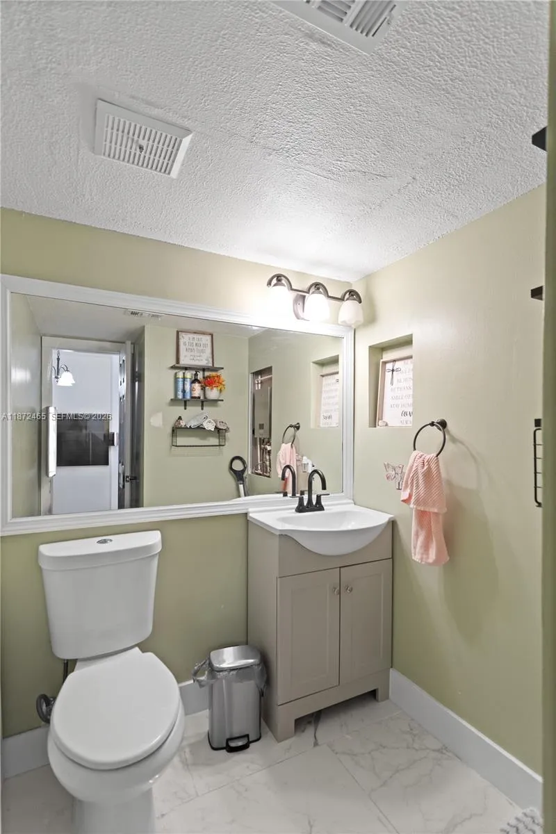 949 Sw 113th Ter, Pembroke Pines, Florida 33025, Pembroke Pines, Florida 33025, 3 Bedrooms Bedrooms, ,2 BathroomsBathrooms,Residential,For Sale,949 Sw 113th Ter, Pembroke Pines, Florida 33025,A11872465