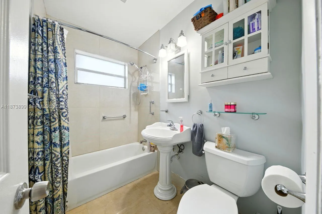 7375 Sw 34th Street, Miami, Florida 33155, Miami, Florida 33155, 3 Bedrooms Bedrooms, ,3 BathroomsBathrooms,Residential,For Sale,7375 Sw 34th Street, Miami, Florida 33155,A11873899