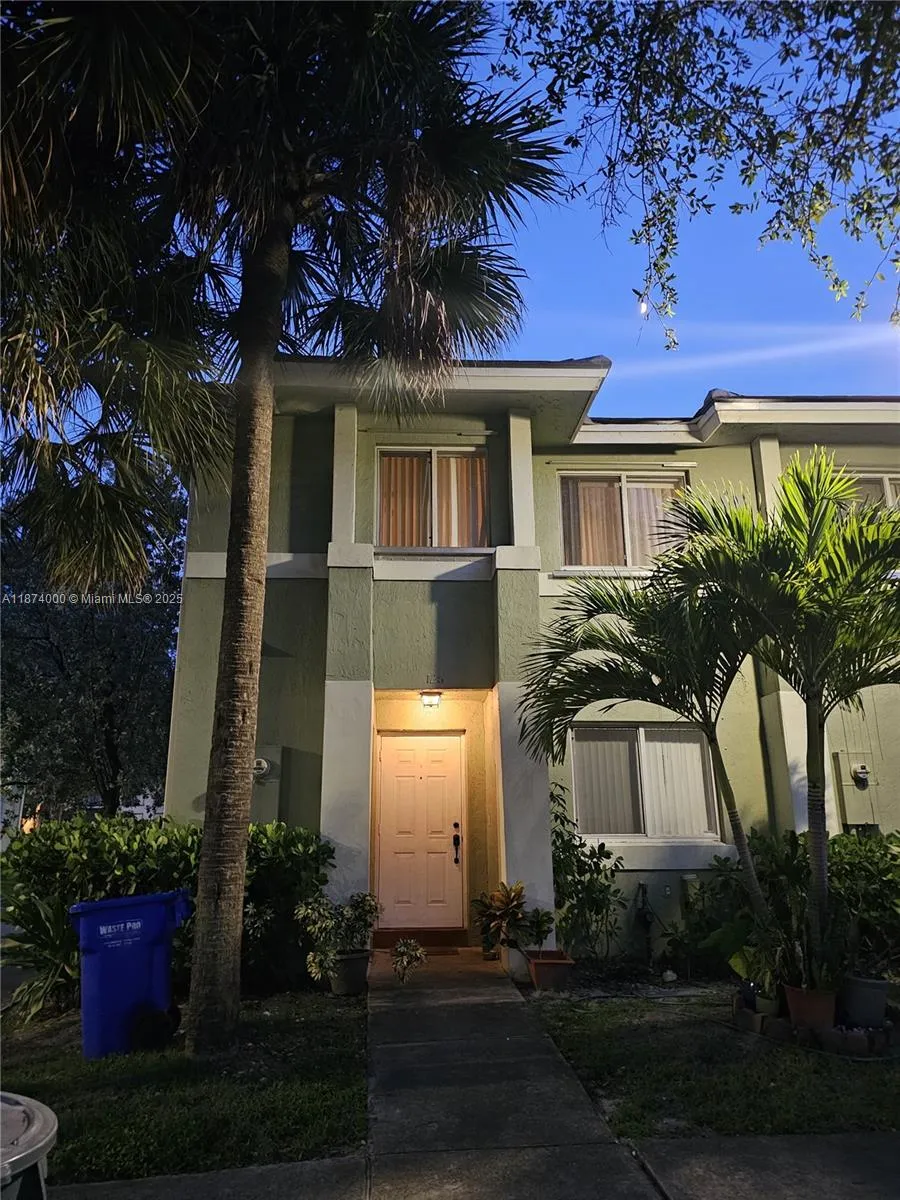 126 Hidden Ct Rd 27-d, Hollywood, Florida 33023, Hollywood, Florida 33023, 3 Bedrooms Bedrooms, ,2 BathroomsBathrooms,Residential,For Sale,126 Hidden Ct Rd 27-d, Hollywood, Florida 33023,A11874000