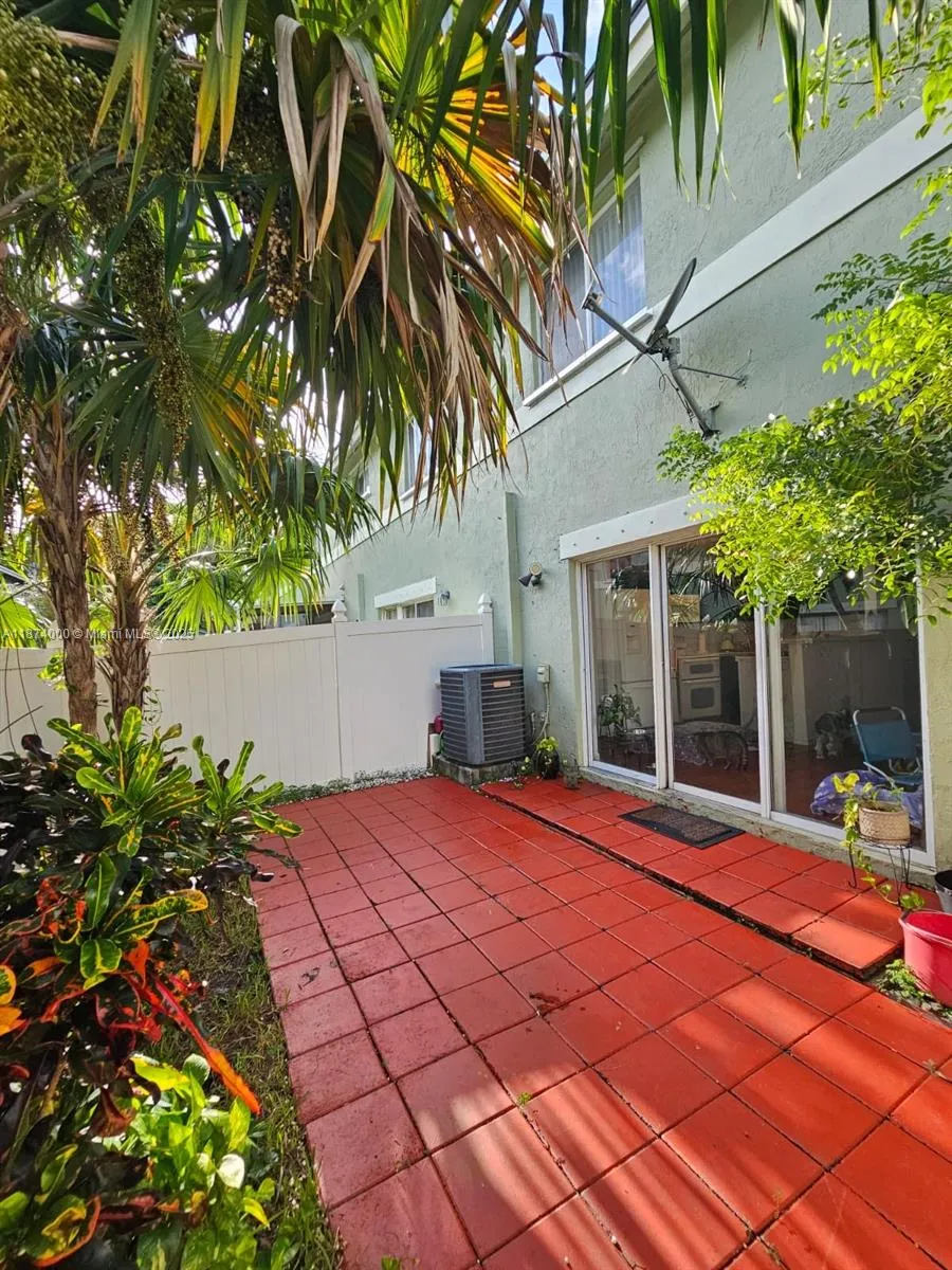 126 Hidden Ct Rd 27-d, Hollywood, Florida 33023, Hollywood, Florida 33023, 3 Bedrooms Bedrooms, ,2 BathroomsBathrooms,Residential,For Sale,126 Hidden Ct Rd 27-d, Hollywood, Florida 33023,A11874000