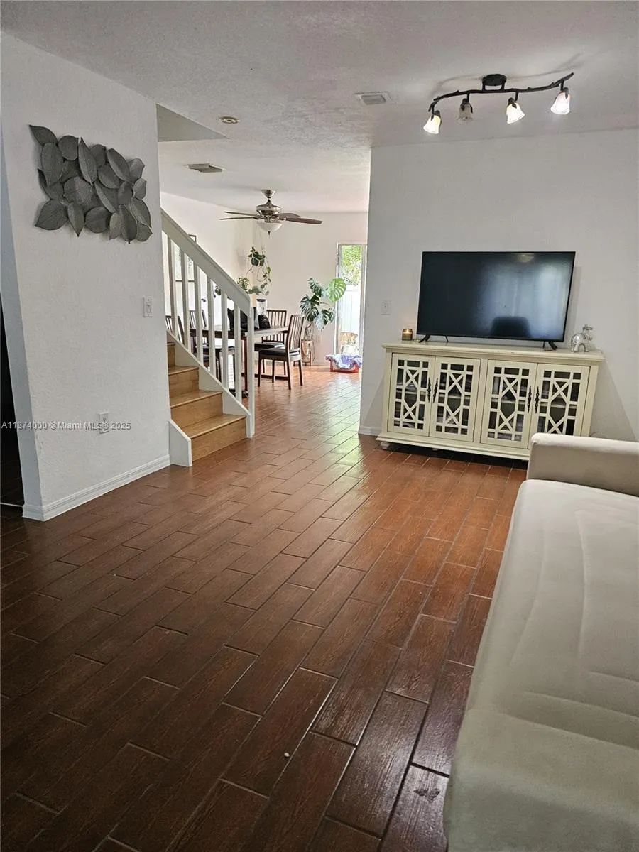126 Hidden Ct Rd 27-d, Hollywood, Florida 33023, Hollywood, Florida 33023, 3 Bedrooms Bedrooms, ,2 BathroomsBathrooms,Residential,For Sale,126 Hidden Ct Rd 27-d, Hollywood, Florida 33023,A11874000