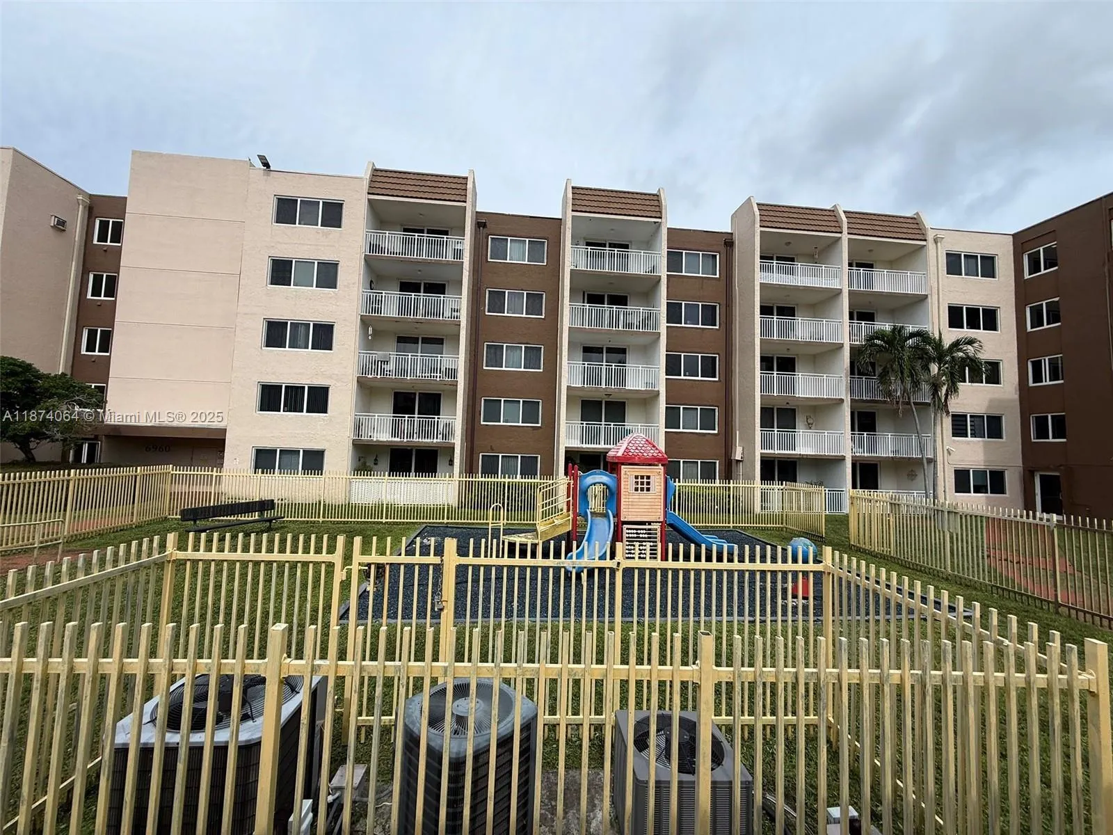 6940 Miami Gardens Dr 1-122, Hialeah, Florida 3301, Hialeah, Florida 33015, 2 Bedrooms Bedrooms, ,1 BathroomBathrooms,Residential,For Sale,6940 Miami Gardens Dr 1-122, Hialeah, Florida 3301,A11874064 6940 Miami Gardens Dr 1-122, Hialeah, Florida 3301, Hialeah, Florida 33015, 2 Bedrooms Bedrooms, ,1 BathroomBathrooms,Residential,For Sale,6940 Miami Gardens Dr 1-122, Hialeah, Florida 3301,A11874064
