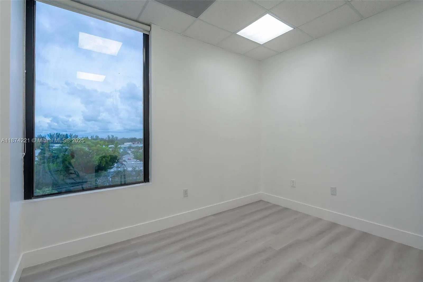 12550 Biscayne Blvd 505, North Miami, Florida 3318, North Miami, Florida 33181, ,Commercial Sale,For Sale,12550 Biscayne Blvd 505, North Miami, Florida 3318,A11874221