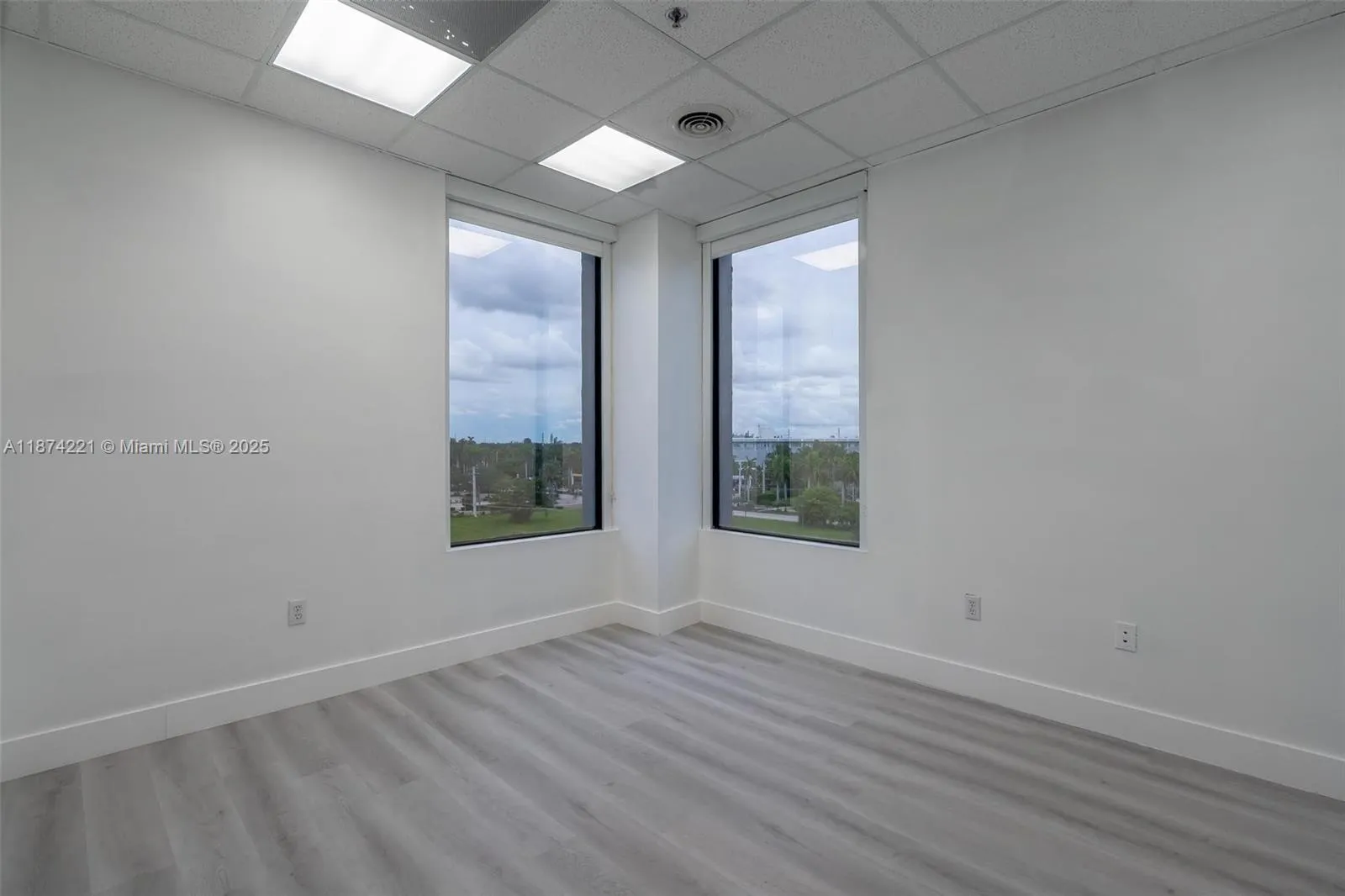 12550 Biscayne Blvd 505, North Miami, Florida 3318, North Miami, Florida 33181, ,Commercial Sale,For Sale,12550 Biscayne Blvd 505, North Miami, Florida 3318,A11874221