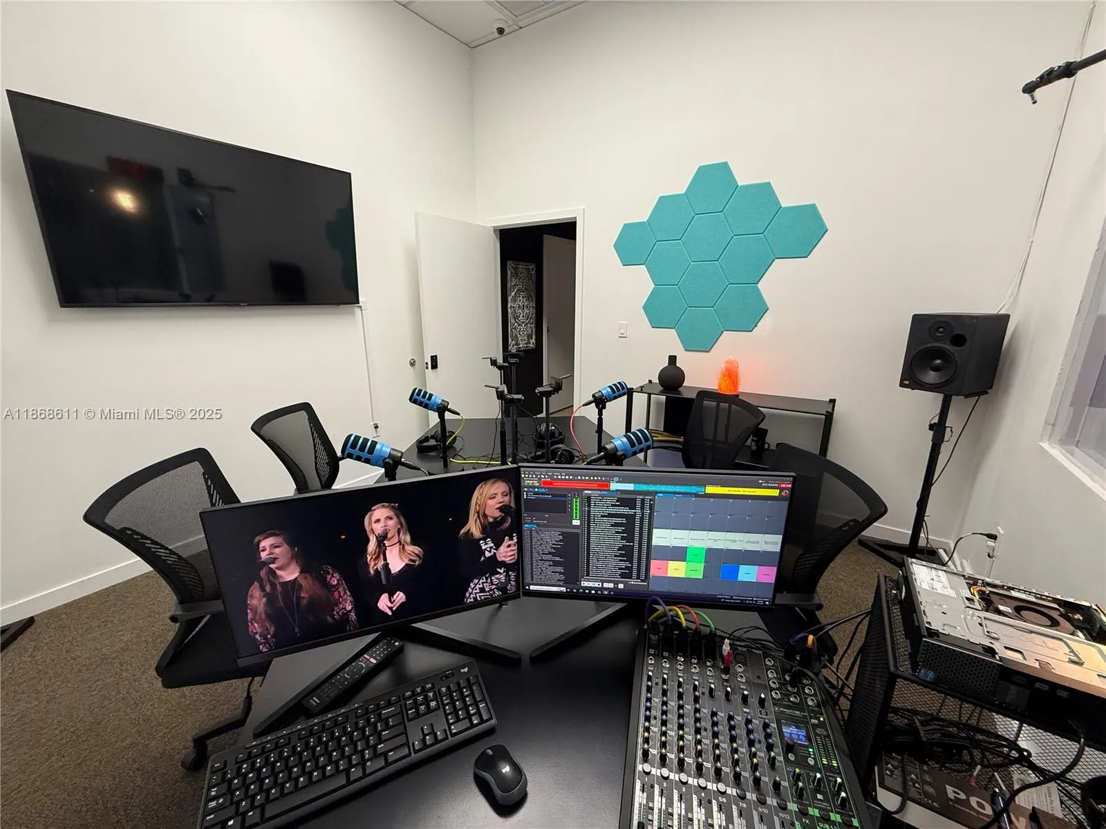 7445 W 4th Ave #102, Hialeah, Florida 33014, Hialeah, Florida 33014, ,Business Opportunity,For Sale,7445 W 4th Ave #102, Hialeah, Florida 33014,A11868611