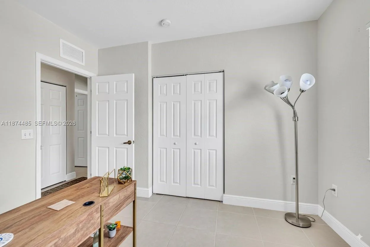 7400 Palomino Dr 522-5, Davie, Florida 33024, Davie, Florida 33024, 2 Bedrooms Bedrooms, ,2 BathroomsBathrooms,Residential,For Sale,7400 Palomino Dr 522-5, Davie, Florida 33024,A11874485