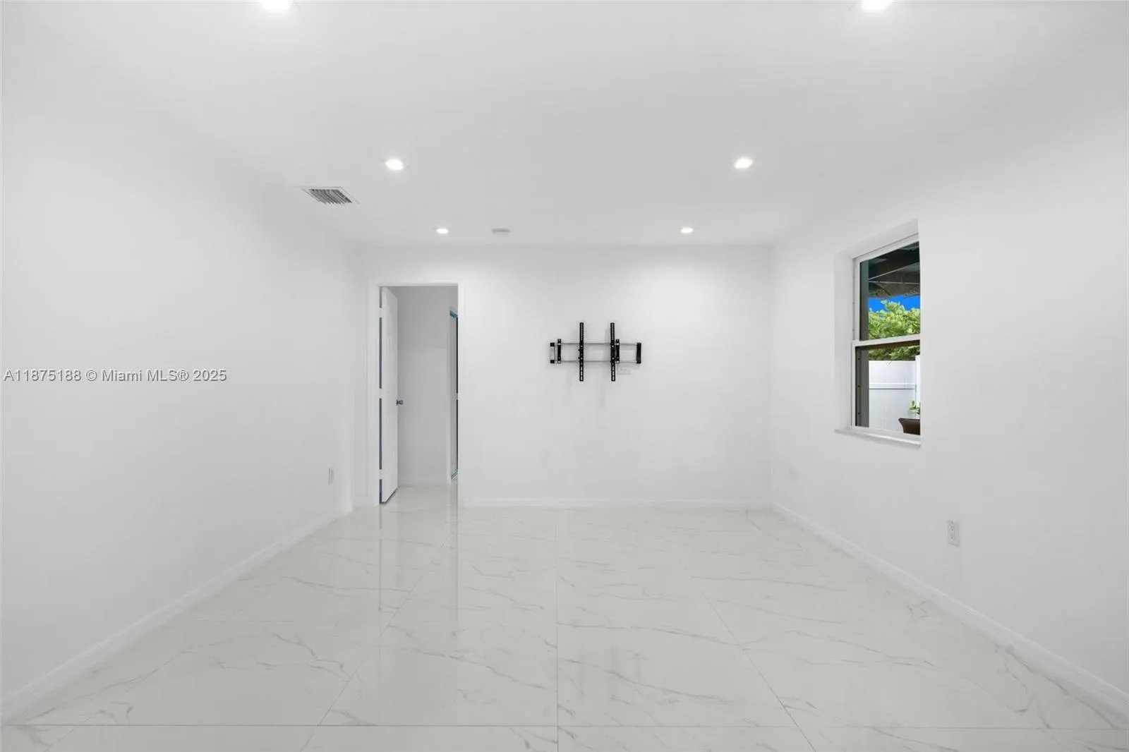 524 Nw 10th, Hallandale Beach, Florida 33009, Hallandale Beach, Florida 33009, ,Residential Income,For Sale,524 Nw 10th, Hallandale Beach, Florida 33009,A11875188