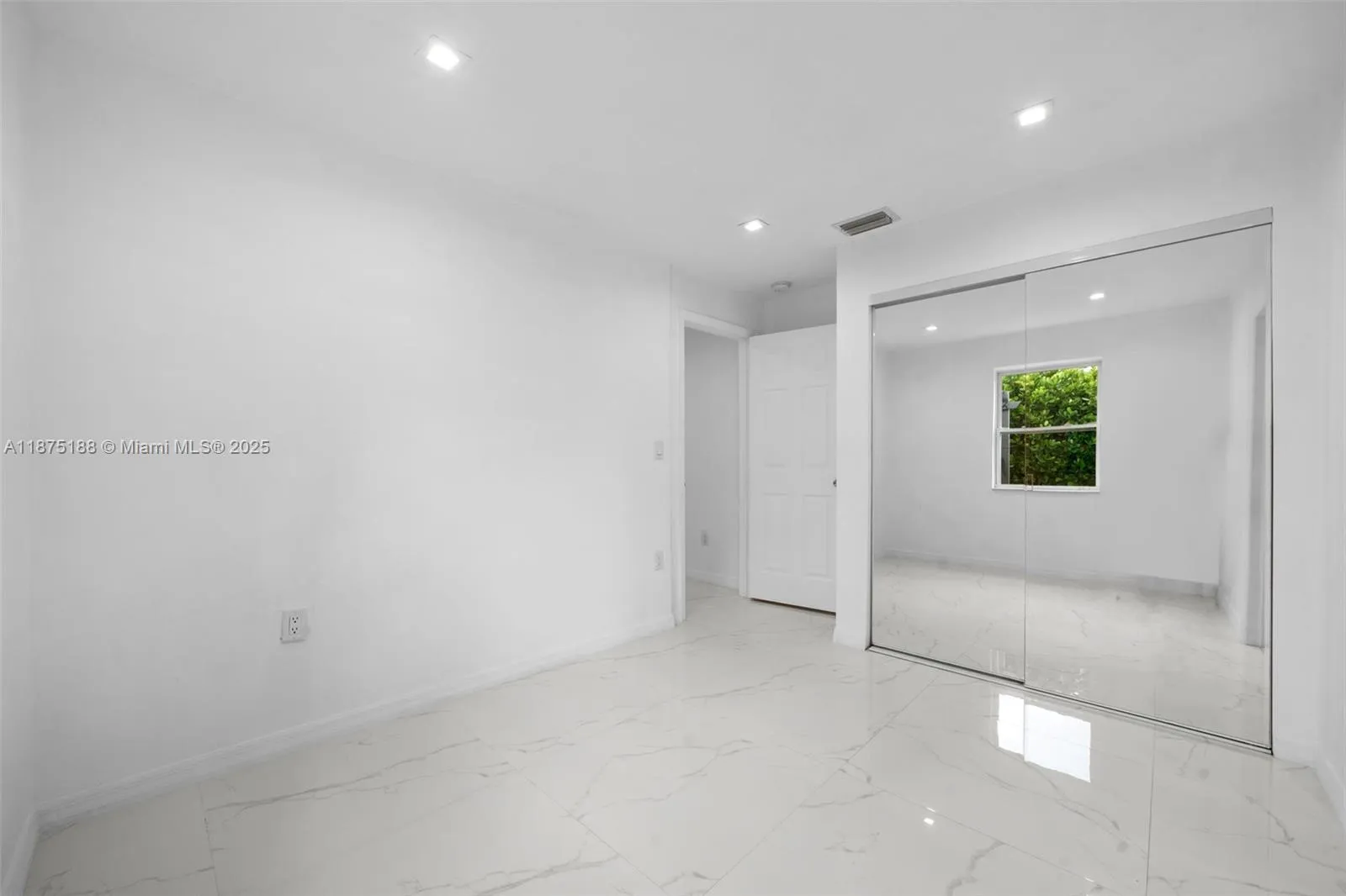 524 Nw 10th, Hallandale Beach, Florida 33009, Hallandale Beach, Florida 33009, ,Residential Income,For Sale,524 Nw 10th, Hallandale Beach, Florida 33009,A11875188