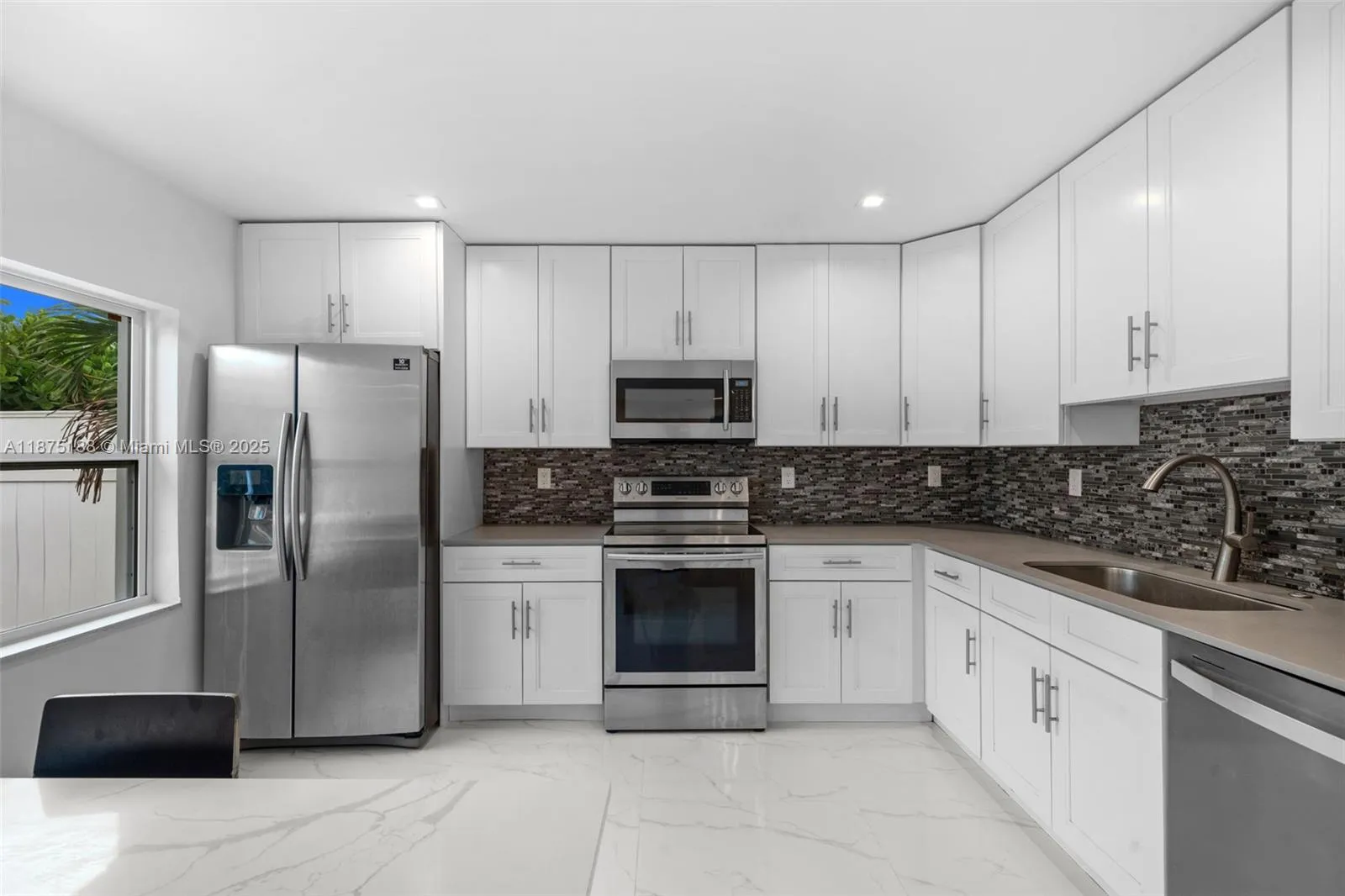 524 Nw 10th, Hallandale Beach, Florida 33009, Hallandale Beach, Florida 33009, ,Residential Income,For Sale,524 Nw 10th, Hallandale Beach, Florida 33009,A11875188