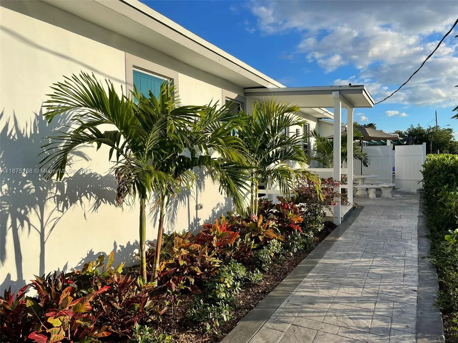 524 Nw 10th, Hallandale Beach, Florida 33009, Hallandale Beach, Florida 33009, ,Residential Income,For Sale,524 Nw 10th, Hallandale Beach, Florida 33009,A11875188