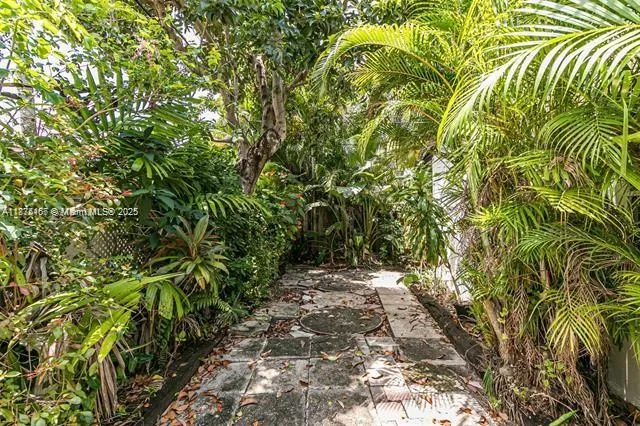 1717 Ne 12th St, Fort Lauderdale, Florida 33304, Fort Lauderdale, Florida 33304, ,Residential Income,For Sale,1717 Ne 12th St, Fort Lauderdale, Florida 33304,A11875467