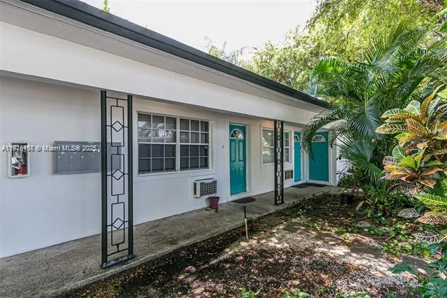 1717 Ne 12th St, Fort Lauderdale, Florida 33304, Fort Lauderdale, Florida 33304, ,Residential Income,For Sale,1717 Ne 12th St, Fort Lauderdale, Florida 33304,A11875467