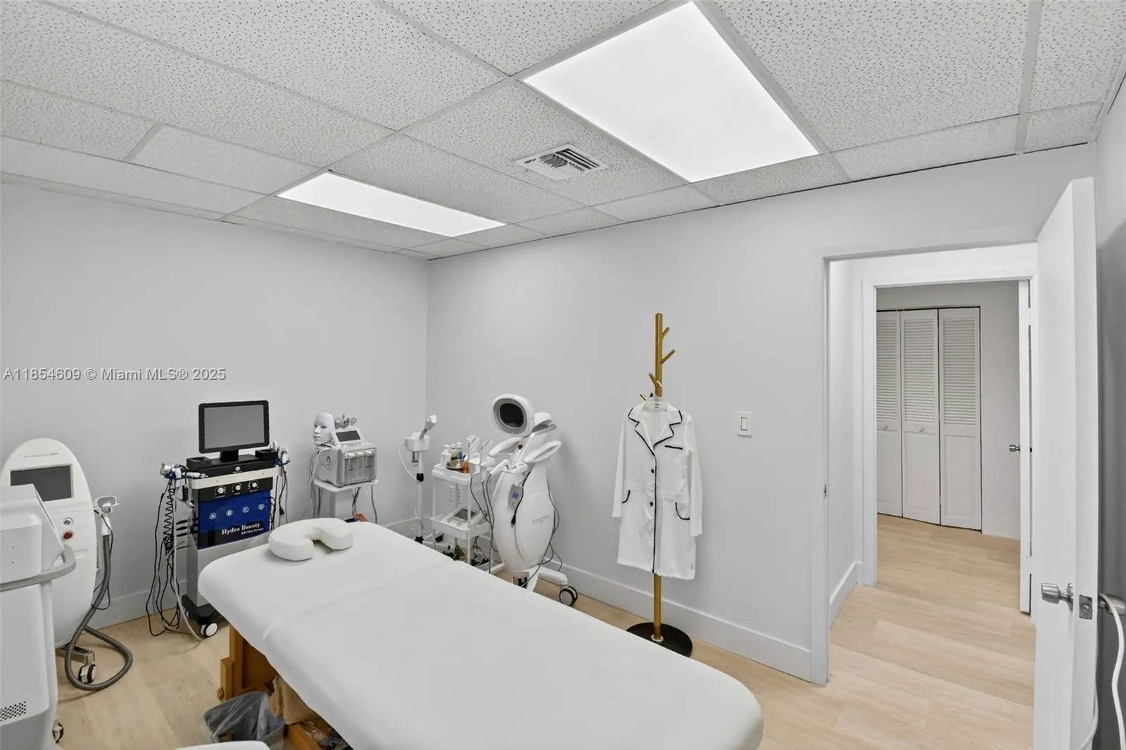 501 Golden Isles Dr #204c, Hallandale Beach, Flori, Hallandale Beach, Florida 33009, ,Business Opportunity,For Sale,501 Golden Isles Dr #204c, Hallandale Beach, Flori,A11854609