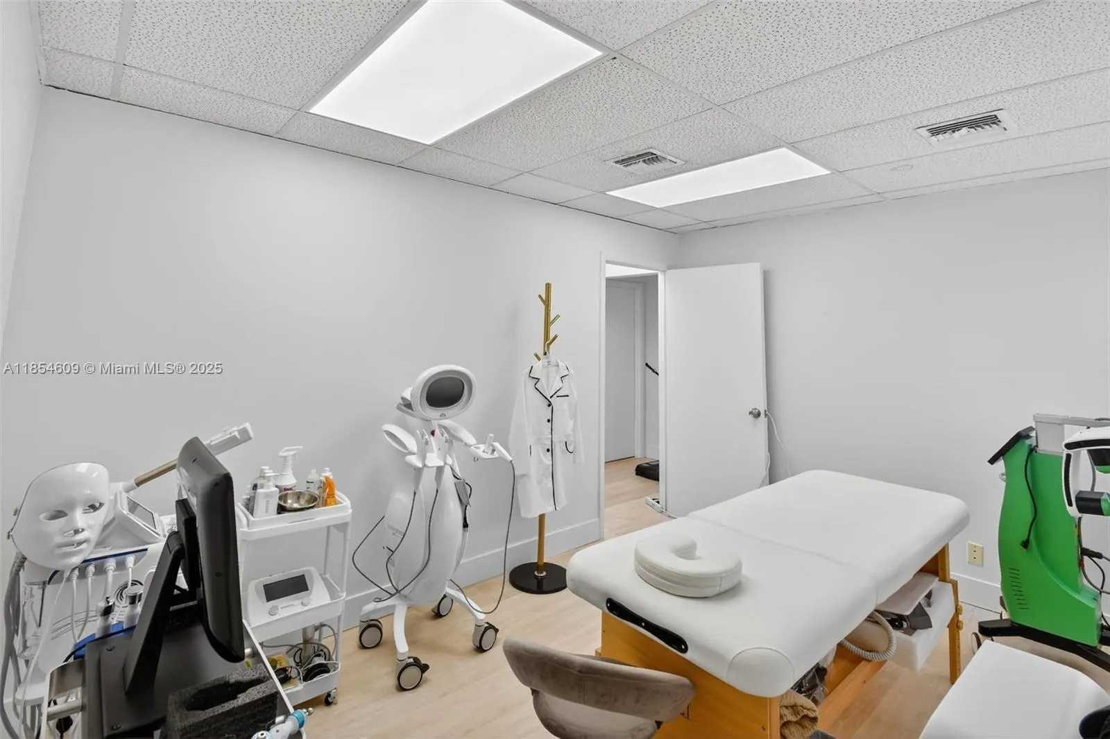 501 Golden Isles Dr #204c, Hallandale Beach, Flori, Hallandale Beach, Florida 33009, ,Business Opportunity,For Sale,501 Golden Isles Dr #204c, Hallandale Beach, Flori,A11854609