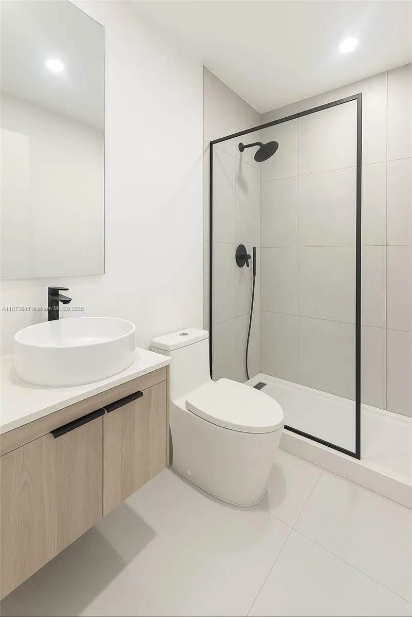 621 Sw 33rd Avenue, Miami, Florida 33135, Miami, Florida 33135, ,Residential Income,For Sale,621 Sw 33rd Avenue, Miami, Florida 33135,A11873548