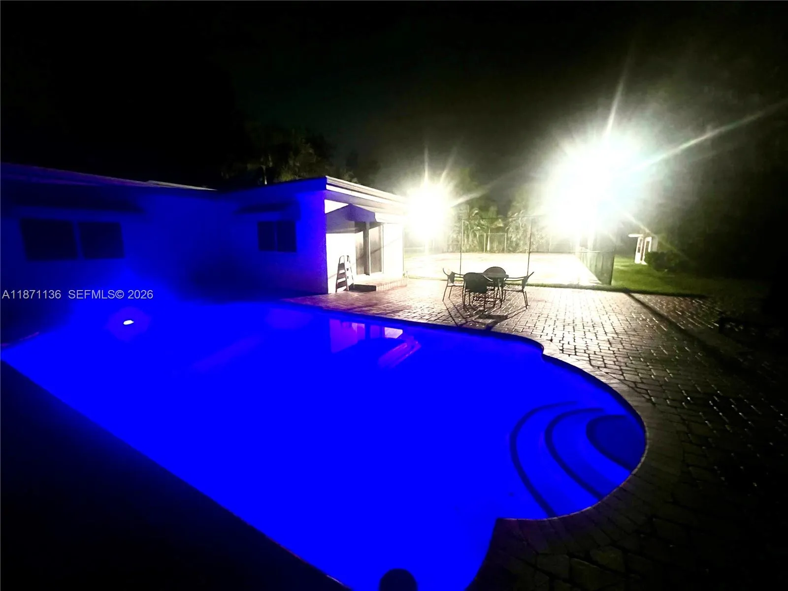 At night with LIT hard court