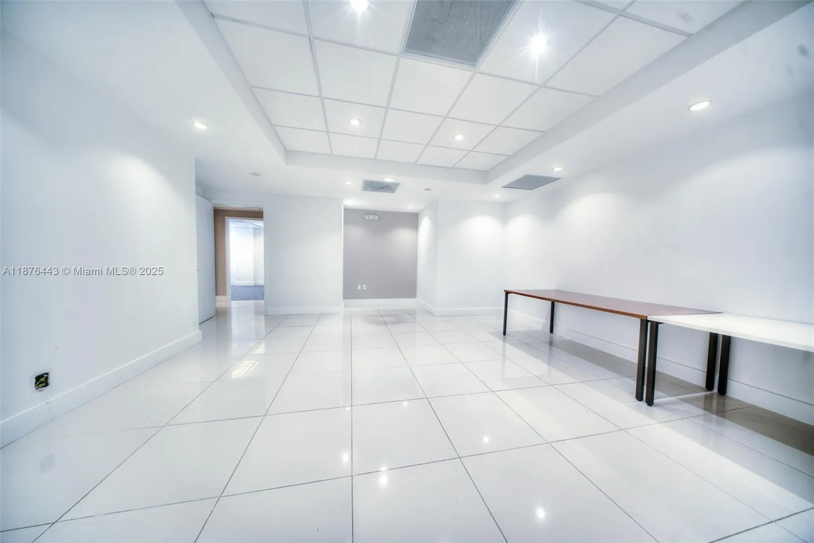 4100 Pine Tree Dr, Miami Beach, Florida 33140, Miami Beach, Florida 33140, ,Commercial Lease,For Rent,4100 Pine Tree Dr, Miami Beach, Florida 33140,A11876443