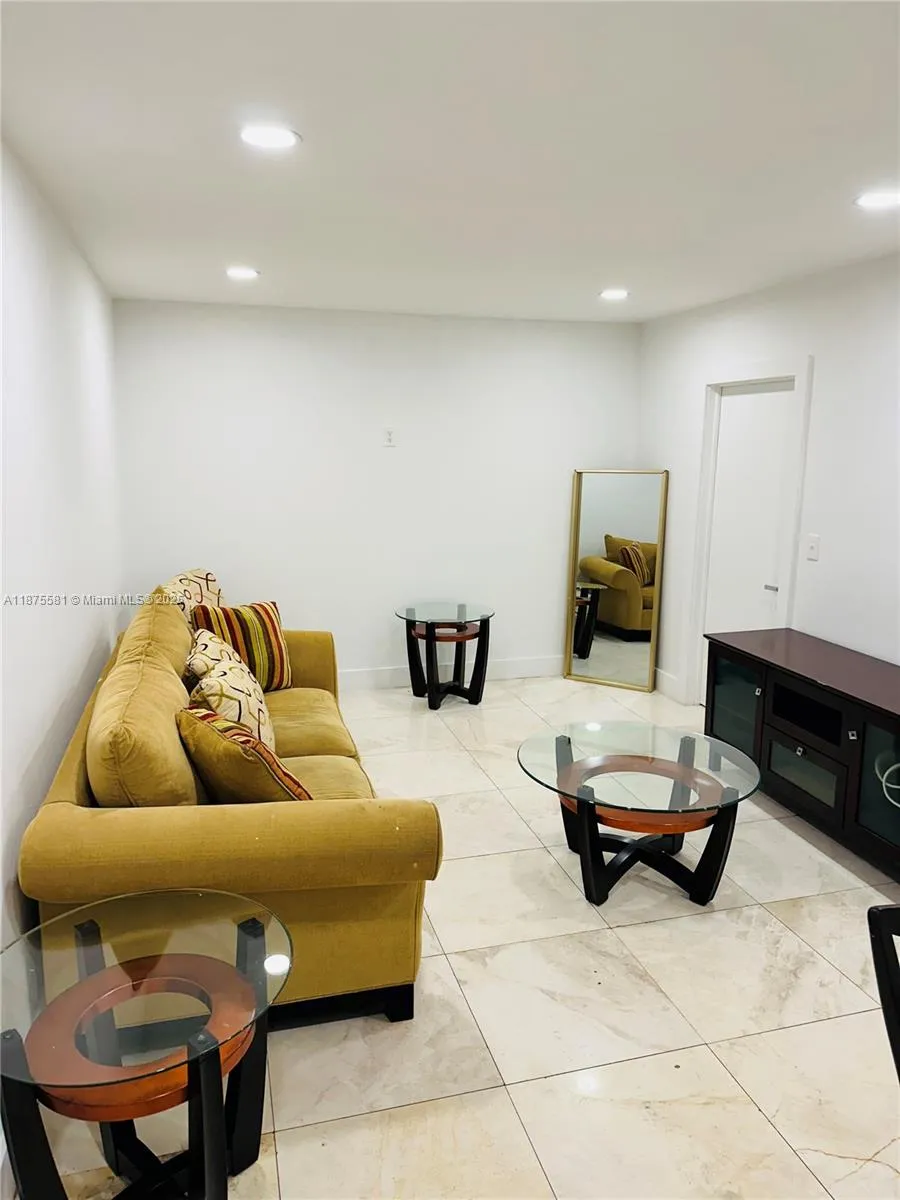 1723 Jackson St 2, Hollywood, Florida 33020, Hollywood, Florida 33020, 1 Bedroom Bedrooms, ,1 BathroomBathrooms,Residential Lease,For Rent,1723 Jackson St 2, Hollywood, Florida 33020,A11875581
