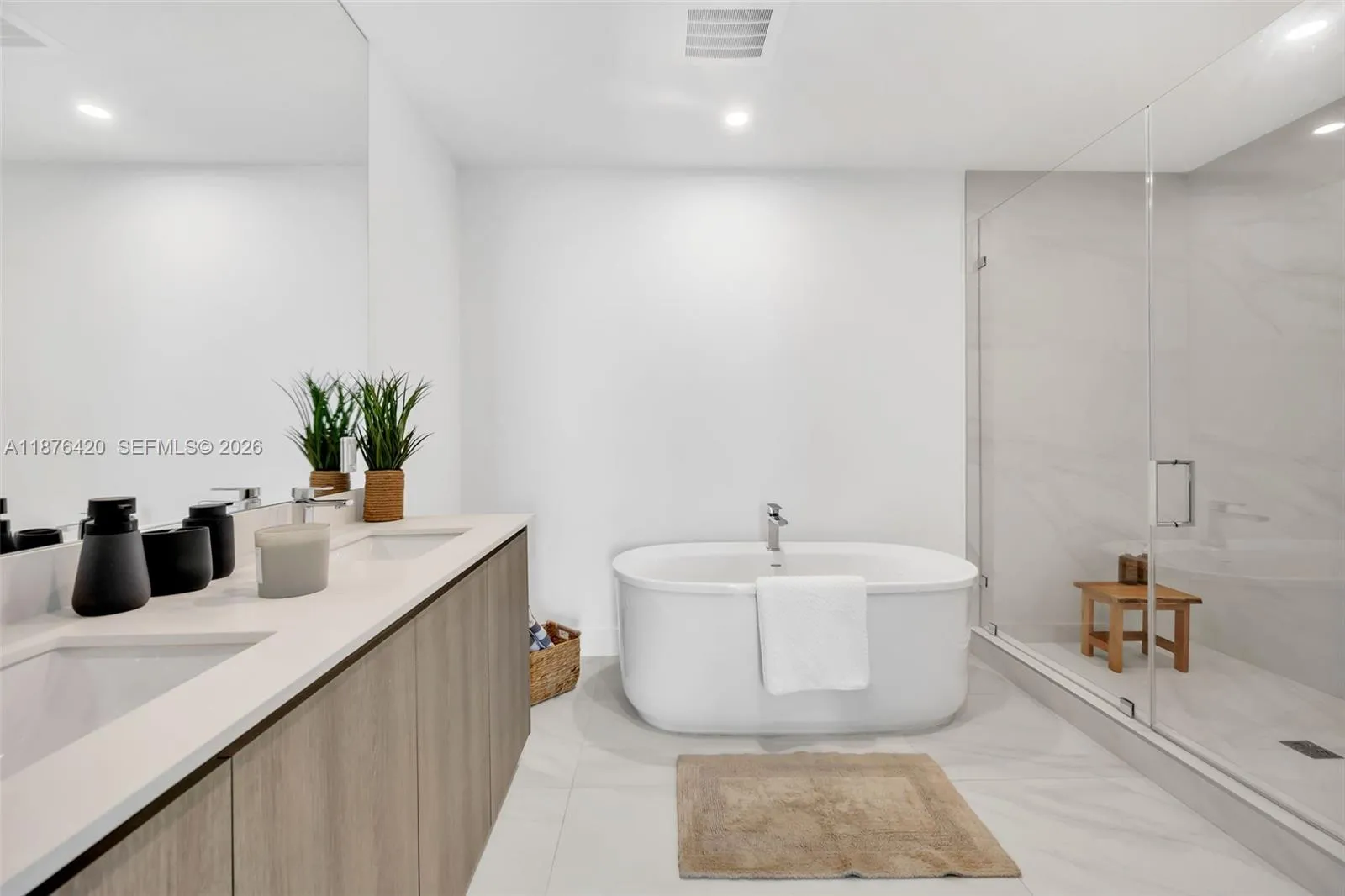 17550 Collins Ave 801, Sunny Isles Beach, Florida, Sunny Isles Beach, Florida 33160, 3 Bedrooms Bedrooms, ,3 BathroomsBathrooms,Residential Lease,For Rent,17550 Collins Ave 801, Sunny Isles Beach, Florida ,A11876420