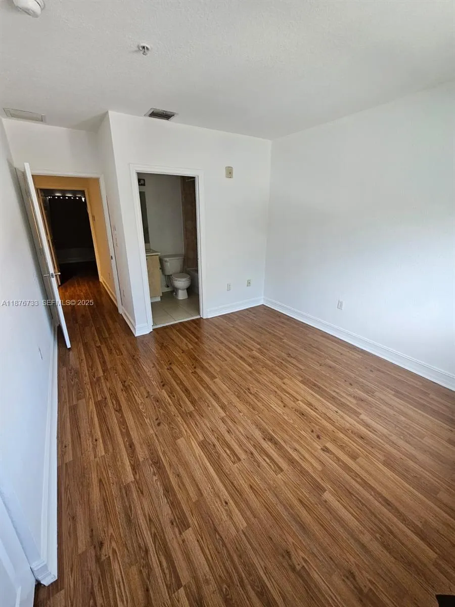 7995 Nw 8th St 103, Miami, Florida 33126, Miami, Florida 33126, 2 Bedrooms Bedrooms, ,2 BathroomsBathrooms,Residential Lease,For Rent,7995 Nw 8th St 103, Miami, Florida 33126,A11876733