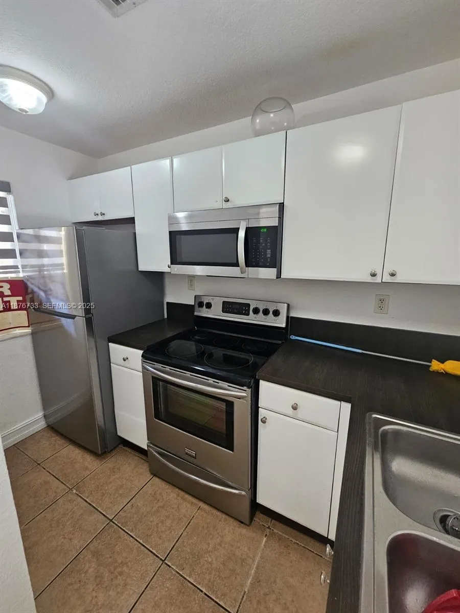 7995 Nw 8th St 103, Miami, Florida 33126, Miami, Florida 33126, 2 Bedrooms Bedrooms, ,2 BathroomsBathrooms,Residential Lease,For Rent,7995 Nw 8th St 103, Miami, Florida 33126,A11876733