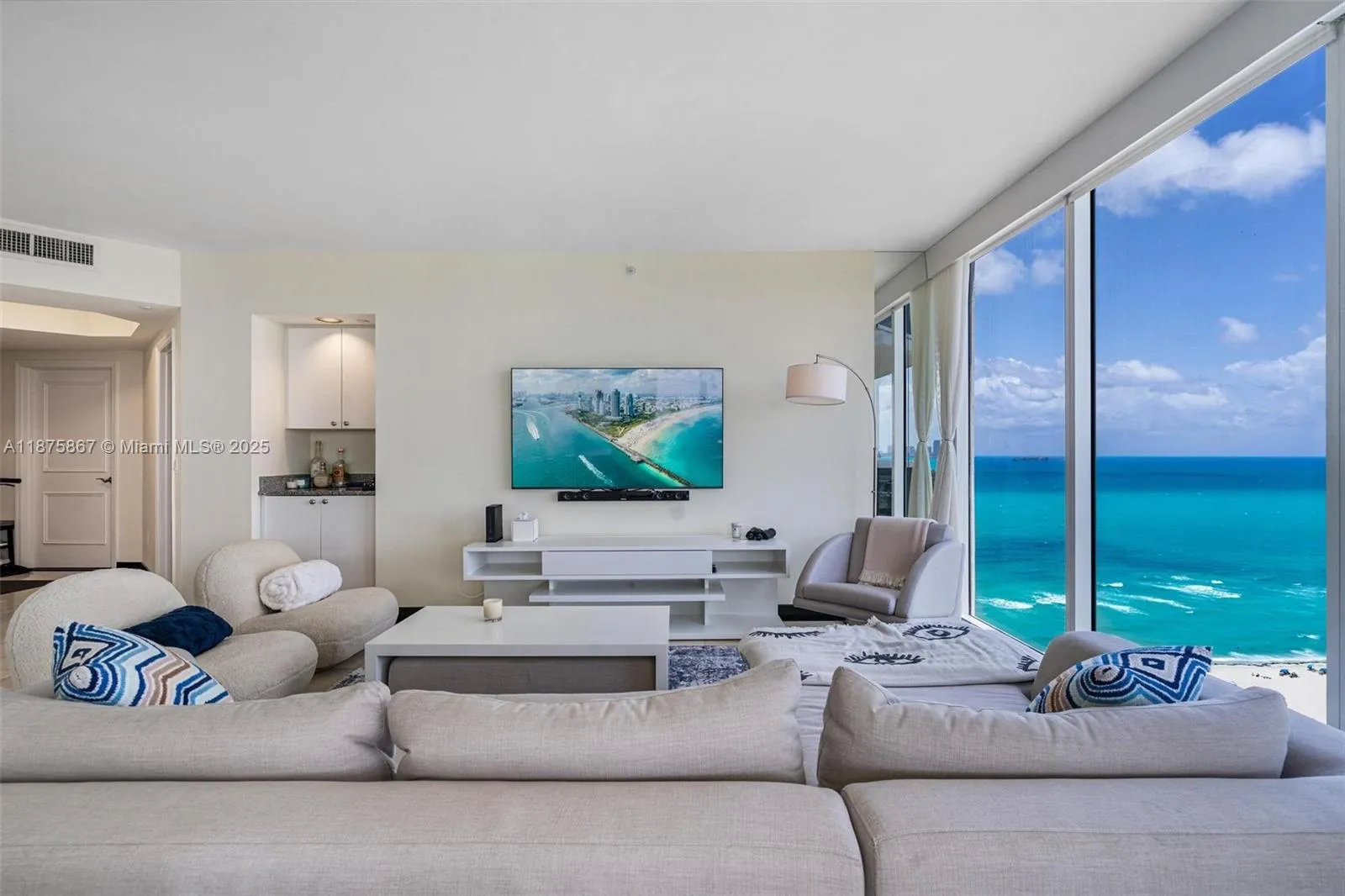 4779 Collins Ave 2305, Miami Beach, Florida 33140, Miami Beach, Florida 33140, 2 Bedrooms Bedrooms, ,2 BathroomsBathrooms,Residential,For Sale,4779 Collins Ave 2305, Miami Beach, Florida 33140,A11875867